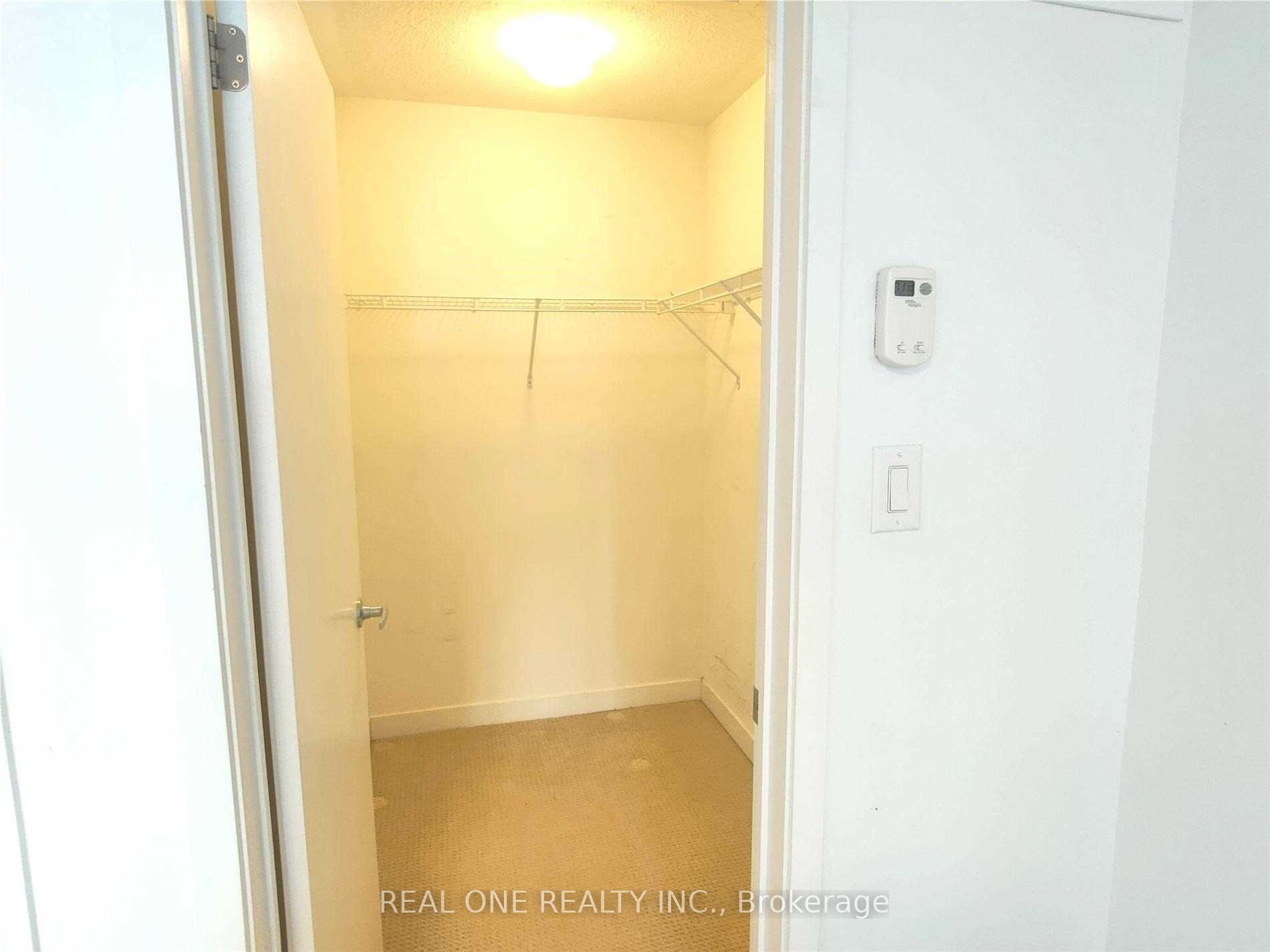 370 Square One Drive Th23 C Property Photo 9