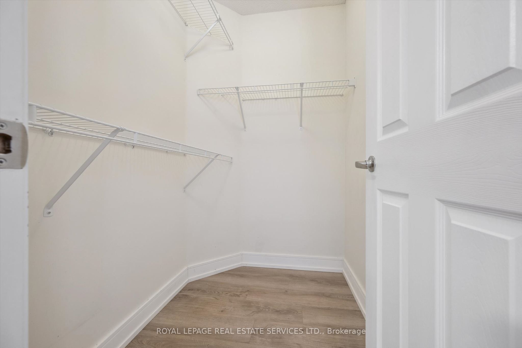 937 Vickerman Way Property Photo 28