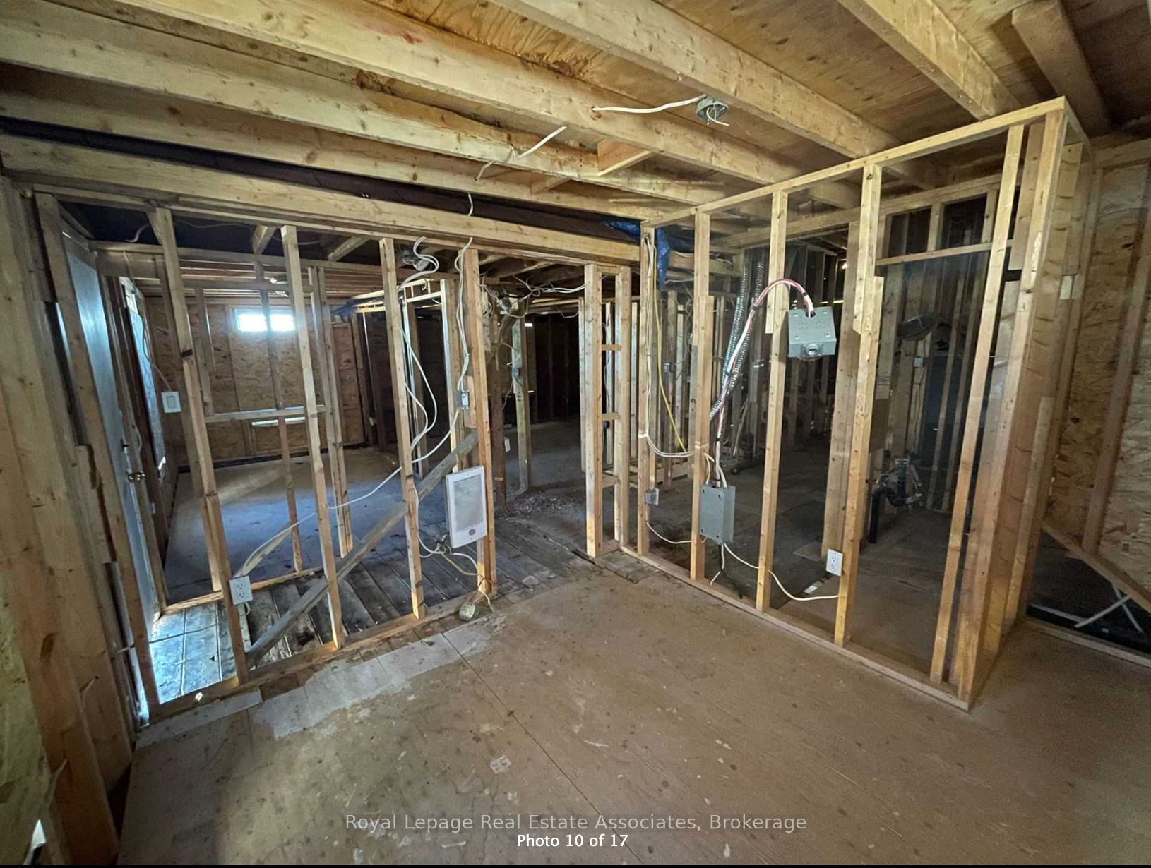 11 Stavebank Road N Property Photo 7