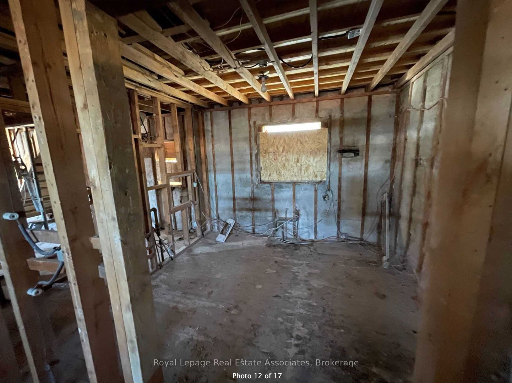 11 Stavebank Road N Property Photo 10