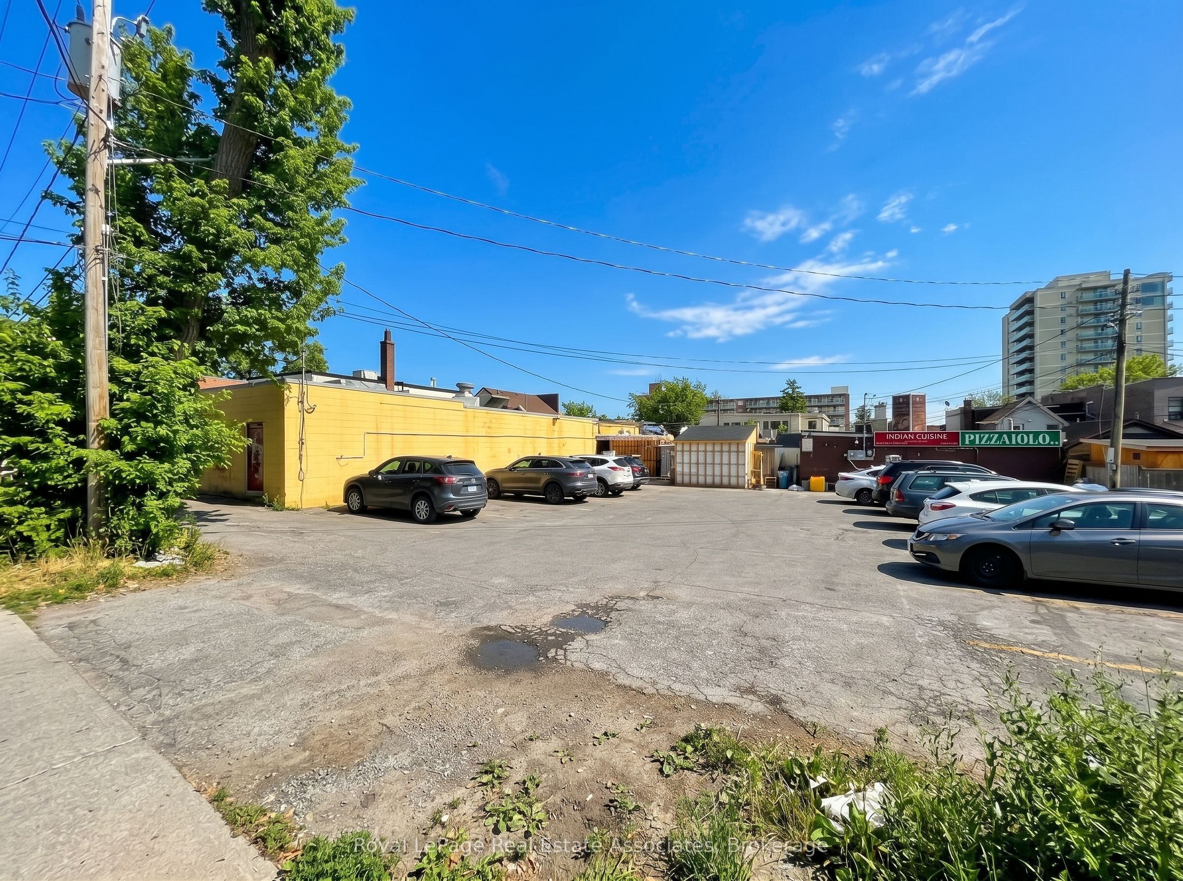 11 Stavebank Road N Property Photo 14