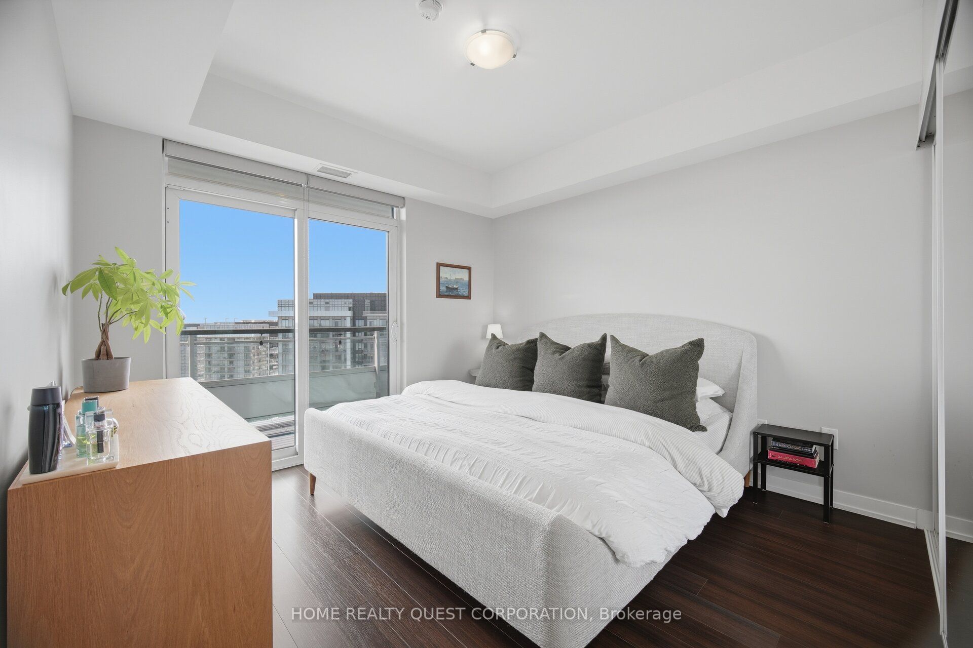 2560 Eglinton Avenue W 2205 Property Photo 8