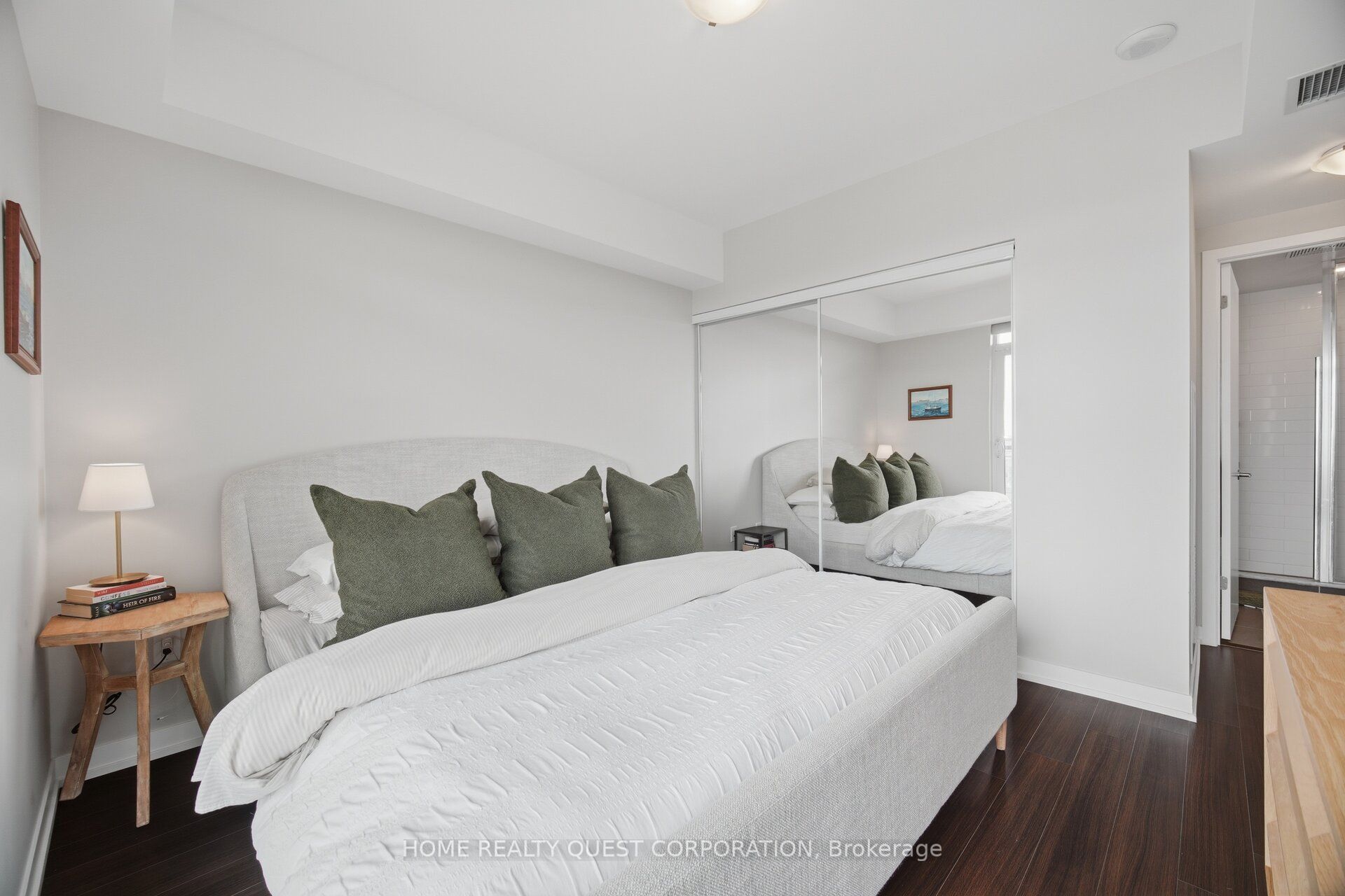 2560 Eglinton Avenue W 2205 Property Photo 9