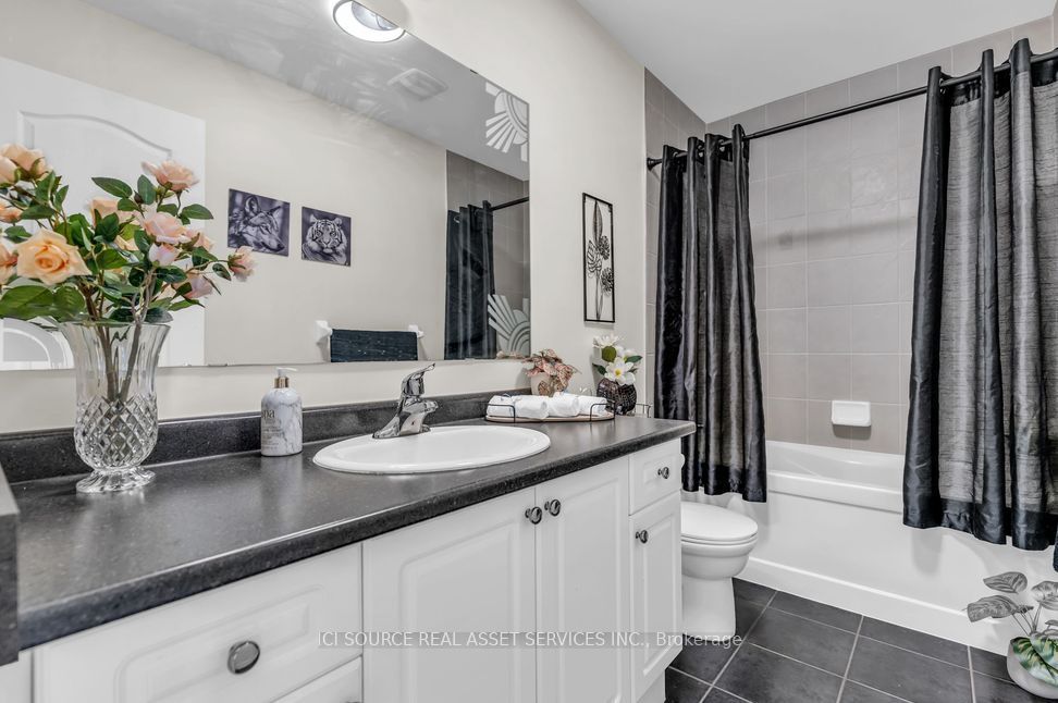 3215 Thomas Street 4 Property Photo 7