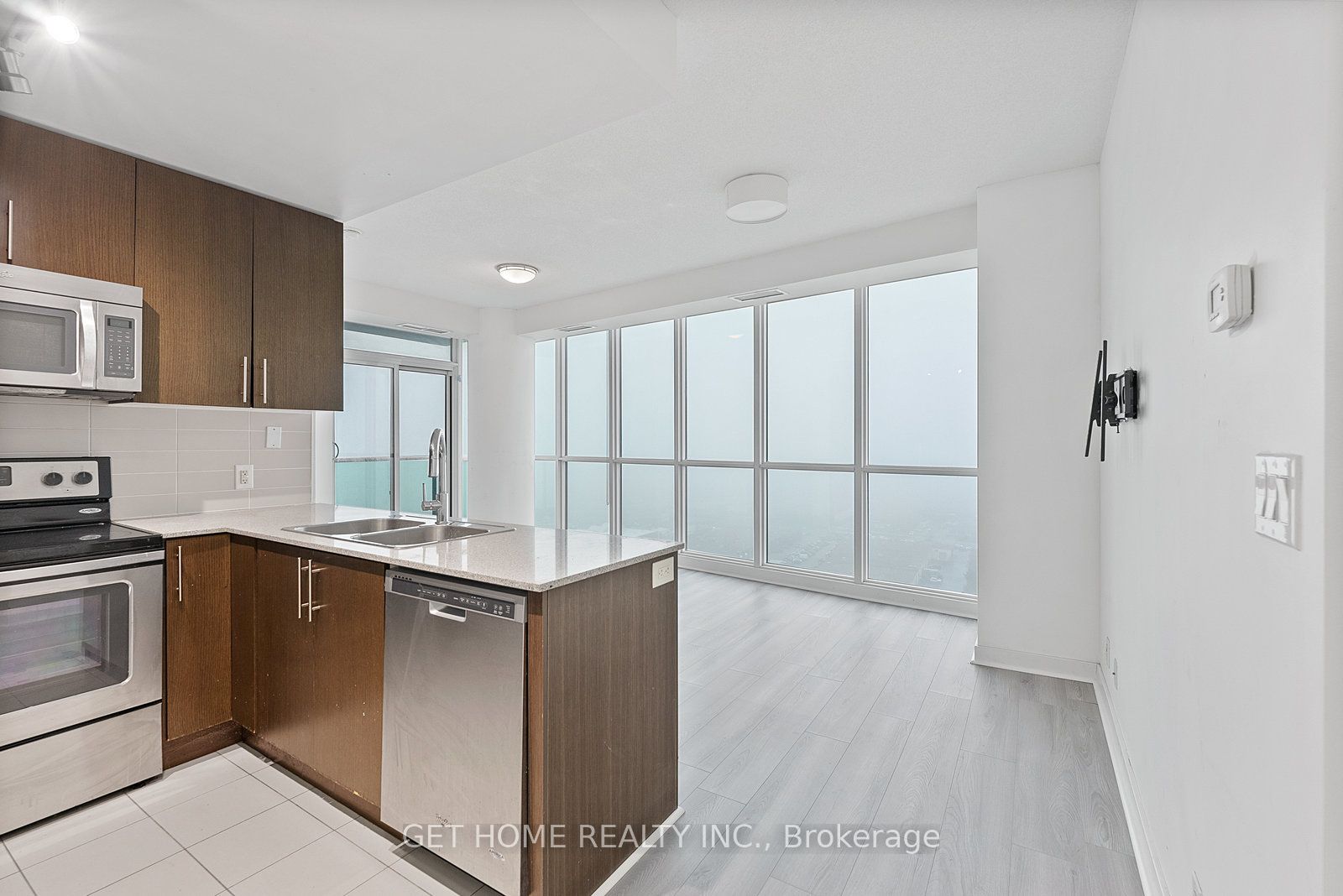 3985 Grand Park Drive 2005 Property Photo 4