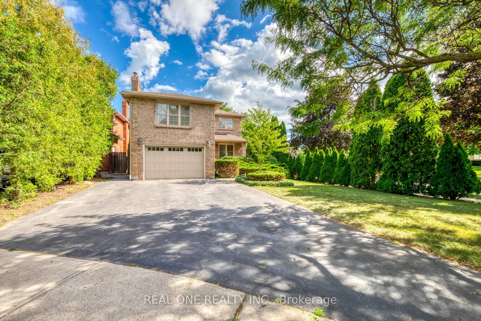 1384 Bramblewood Green Property Photo 2