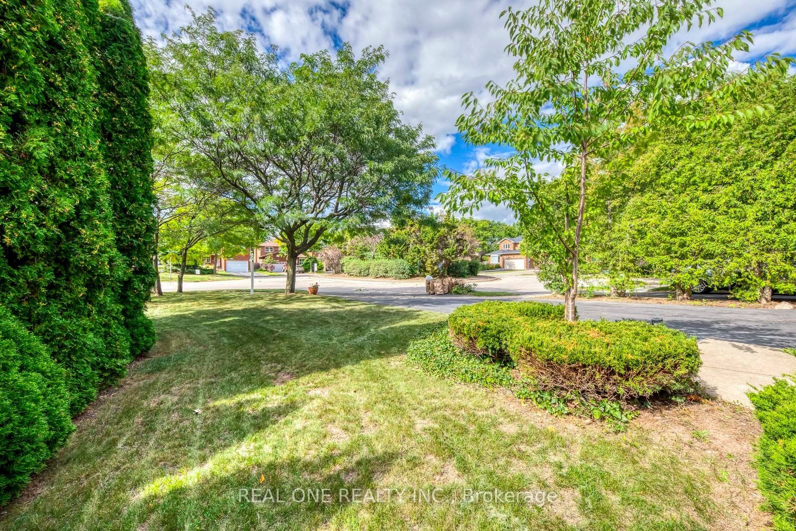 1384 Bramblewood Green Property Photo 3