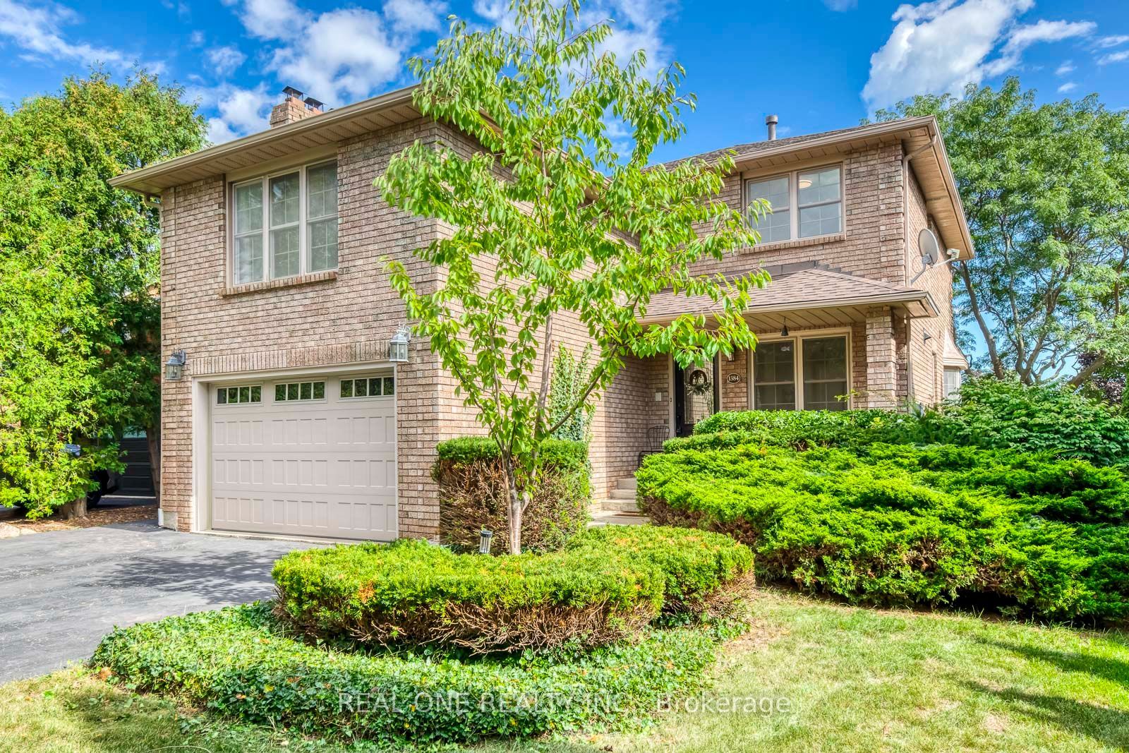 1384 Bramblewood Green Property Photo 4
