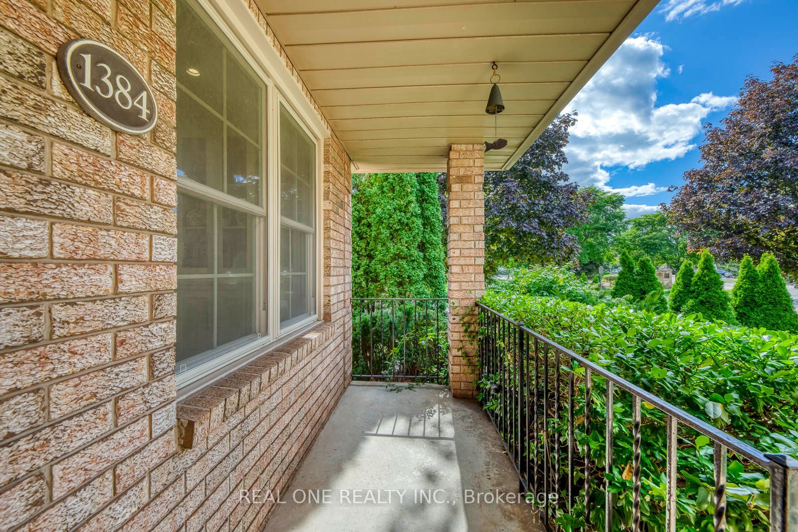 1384 Bramblewood Green Property Photo 6
