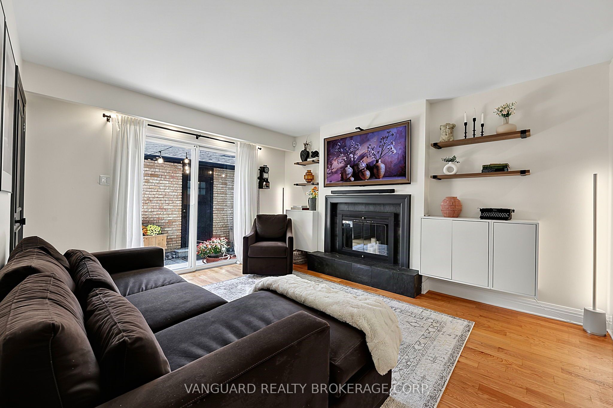 336 Dingle Court Property Photo 9