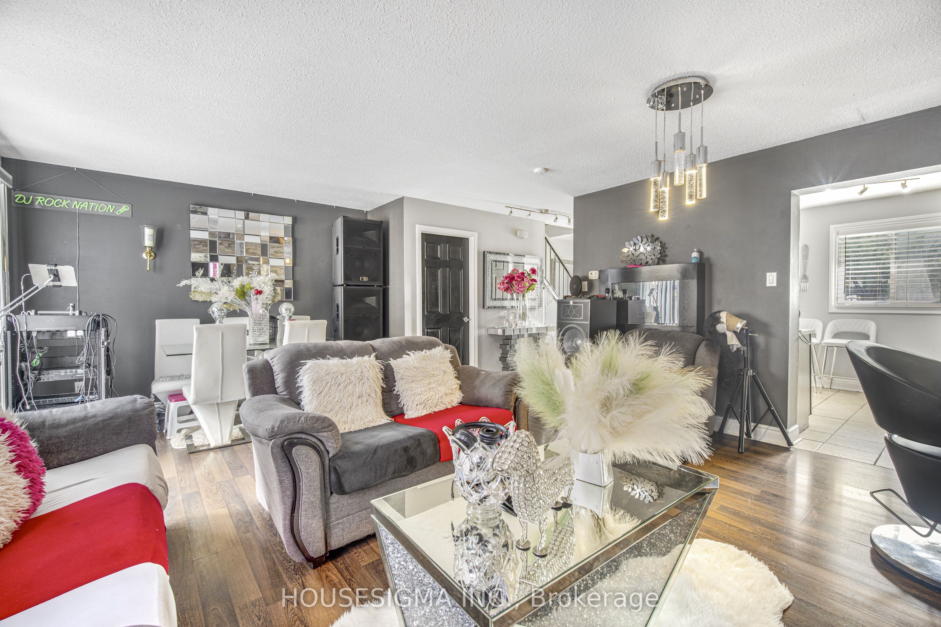 105 Hansen Road N 61 Property Photo 6