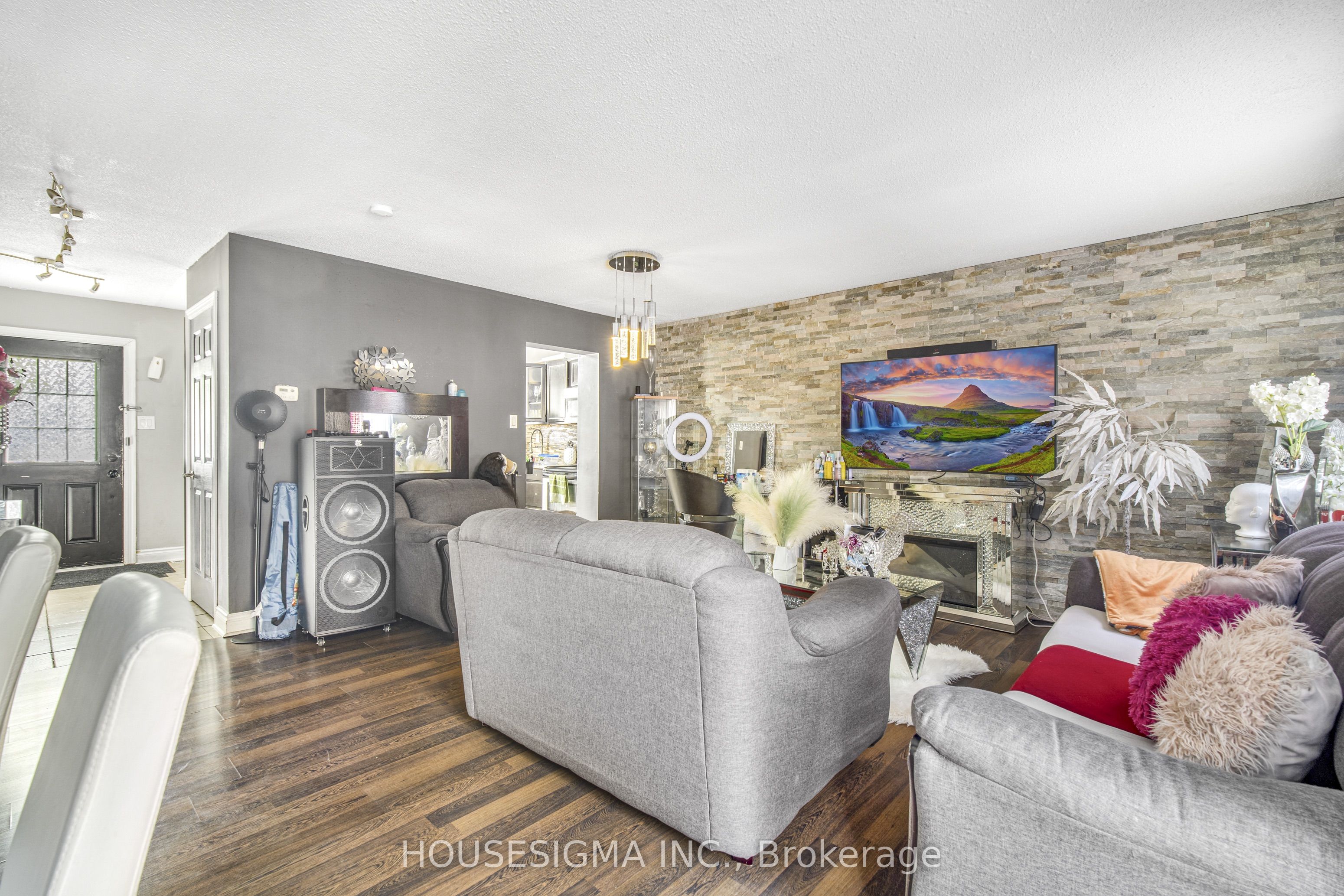 105 Hansen Road N 61 Property Photo 7