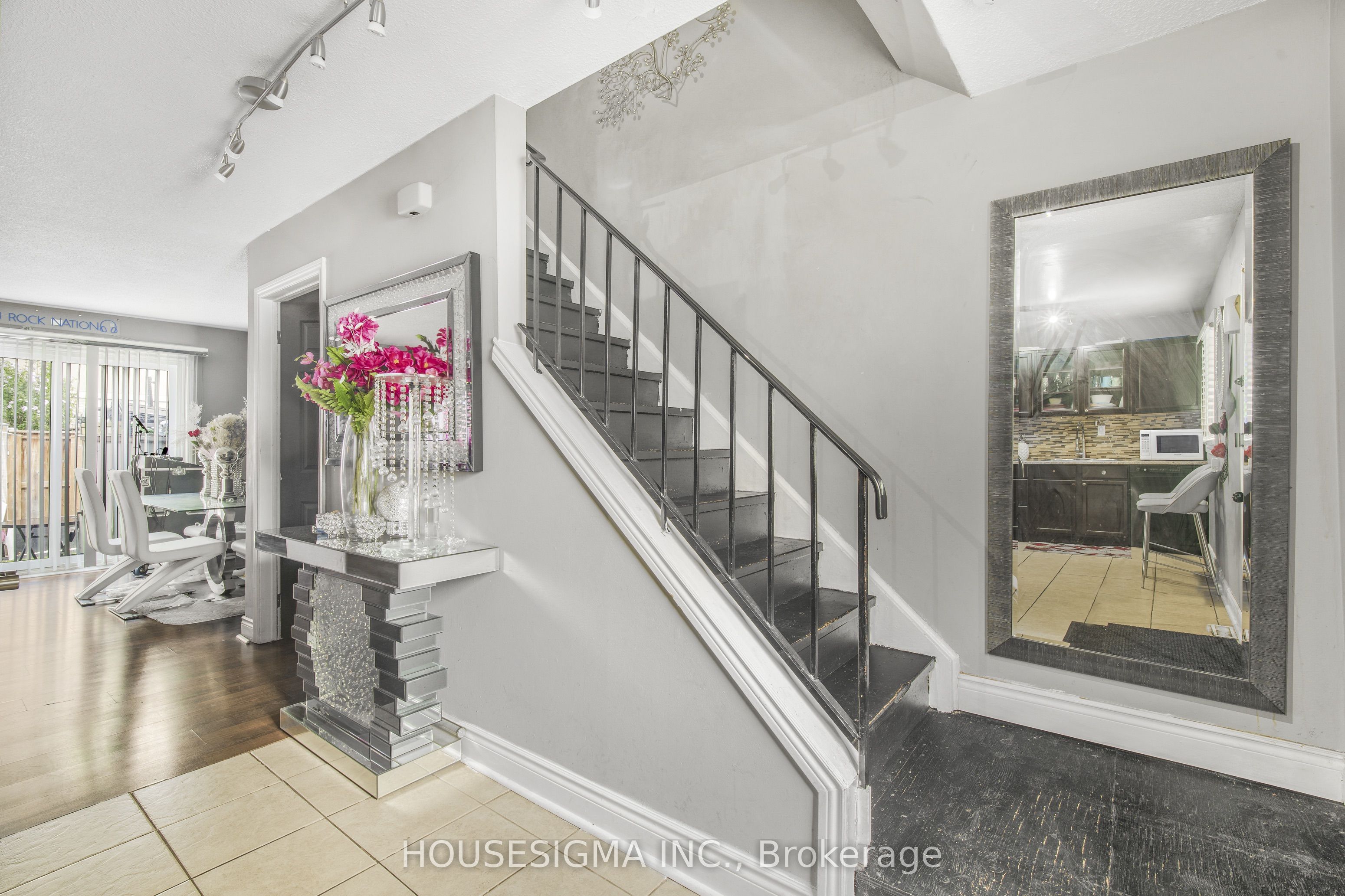 105 Hansen Road N 61 Property Photo 13