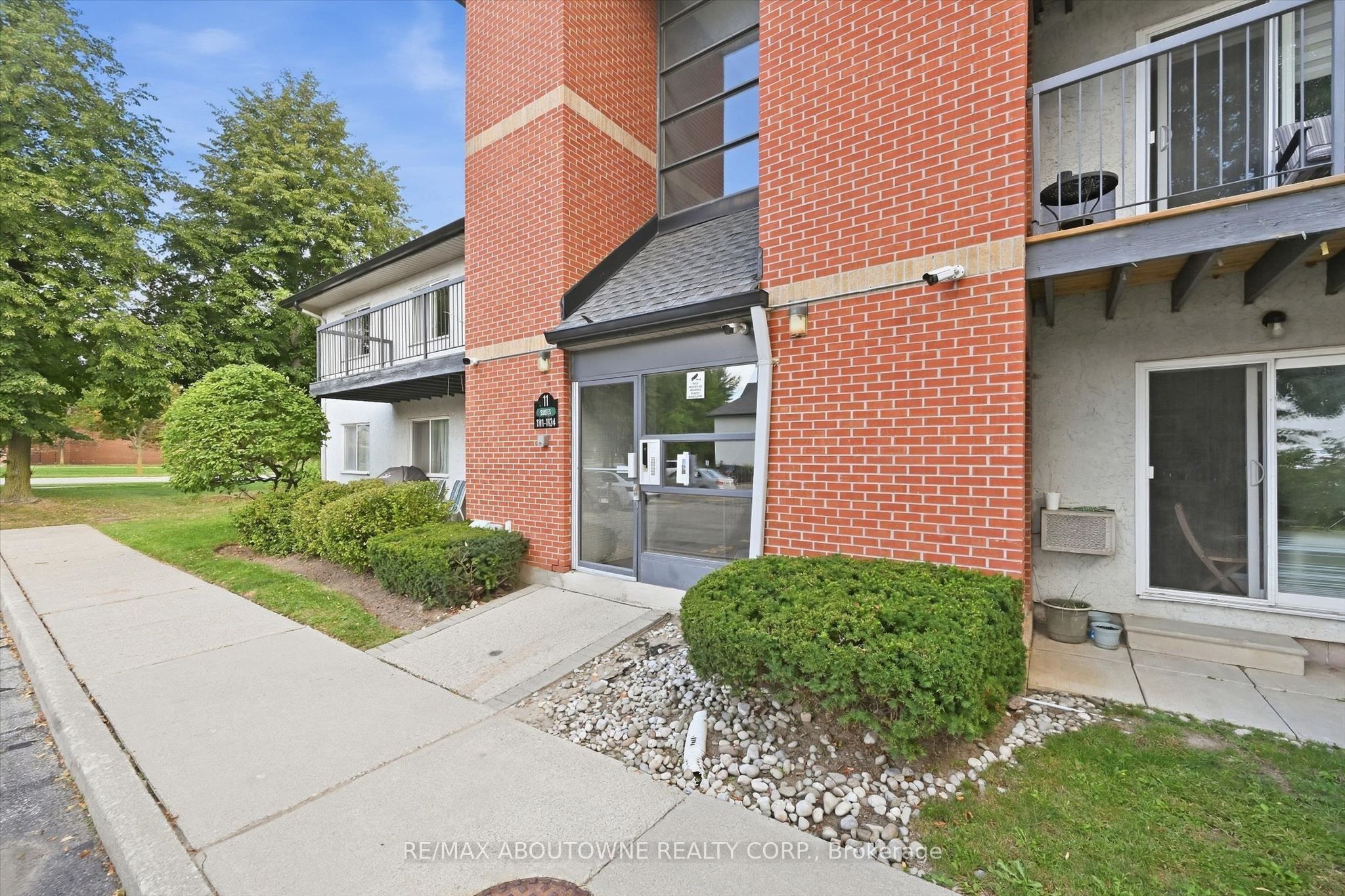 1450 Glen Abbey Gate 1121 Property Photo 2