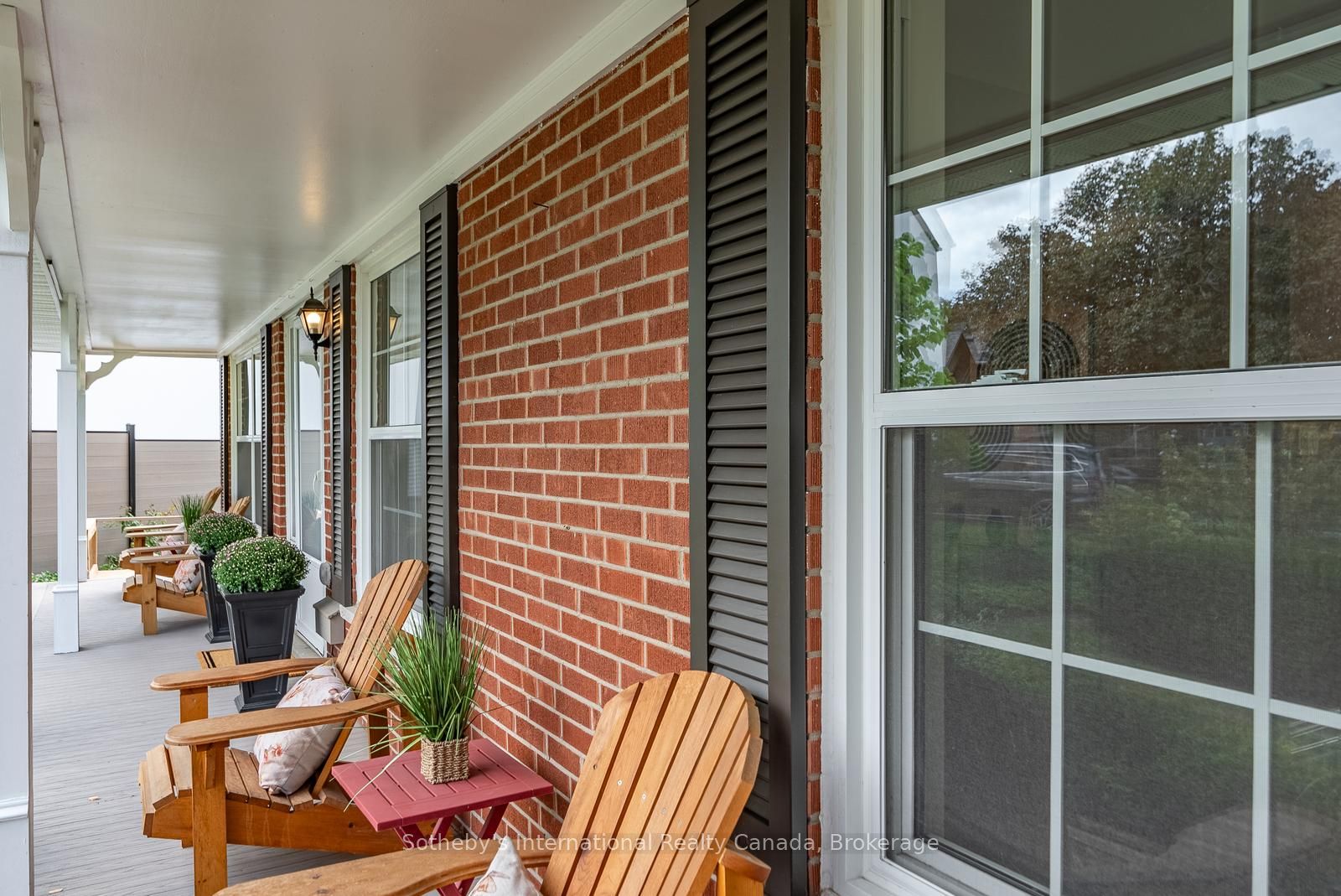 1252 Wood Place Property Photo 3