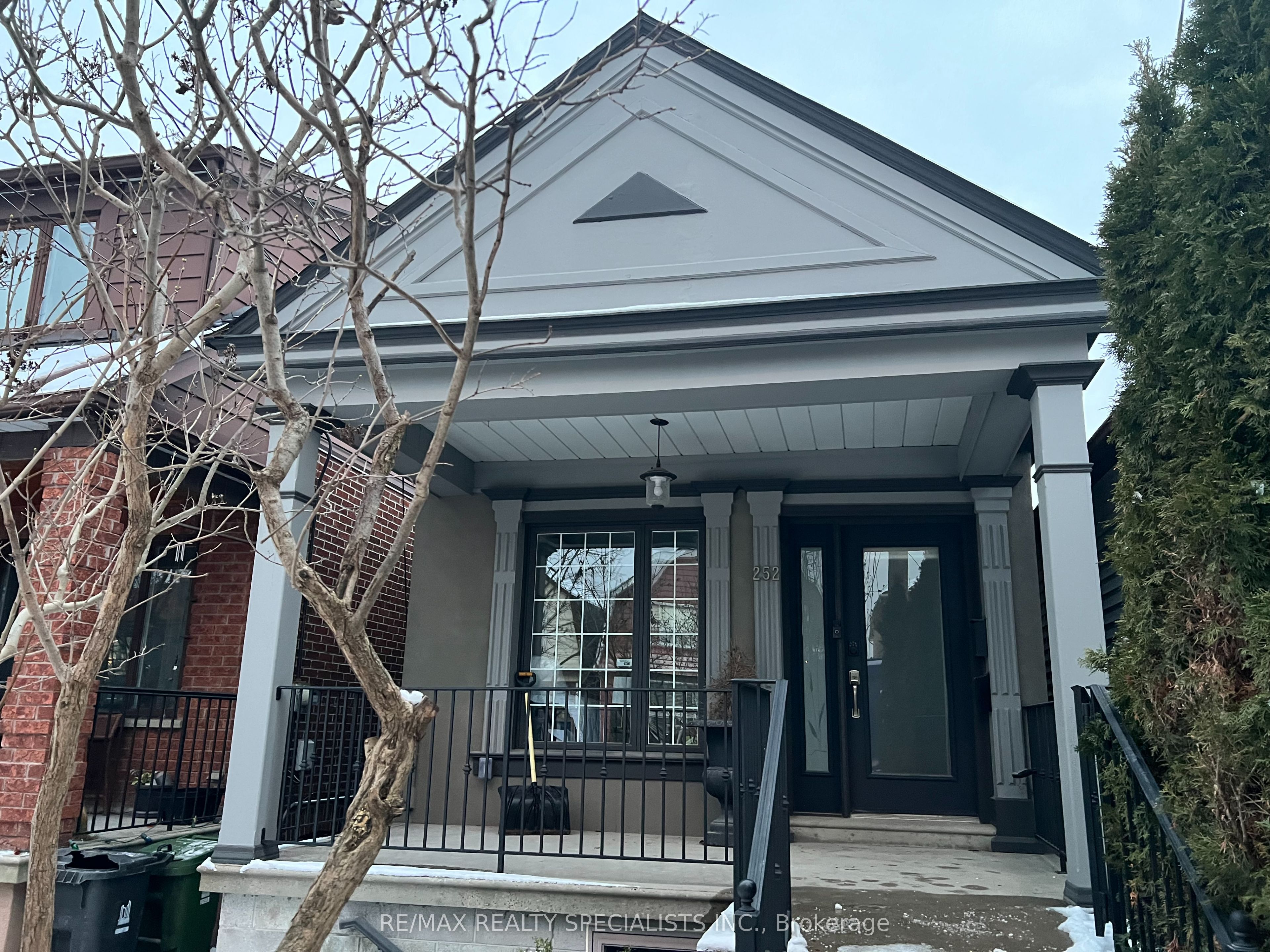 252 Earlscourt Avenue