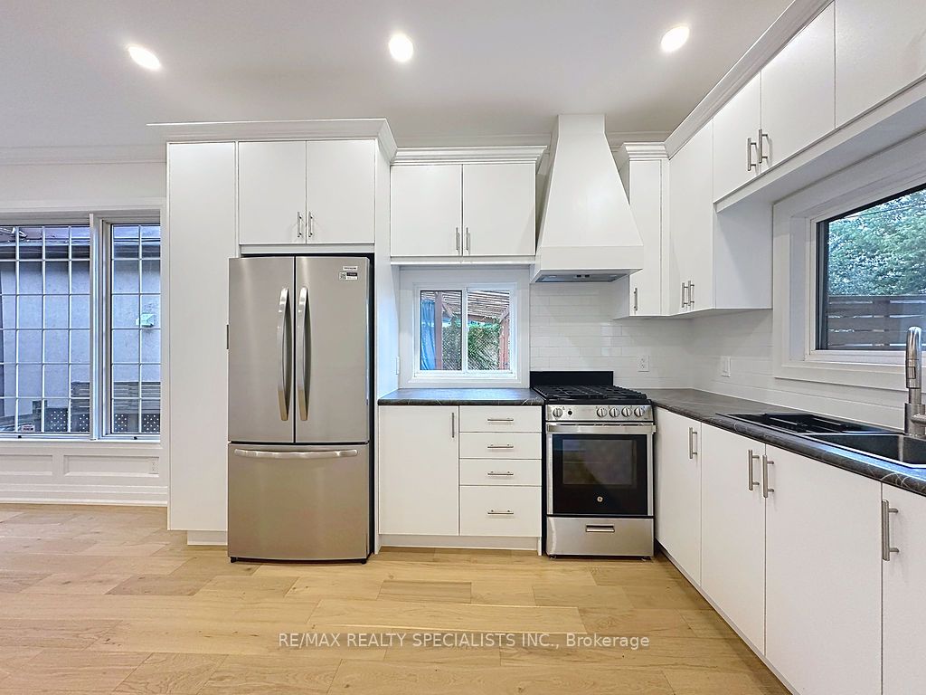 252 Earlscourt Avenue Property Photo 9