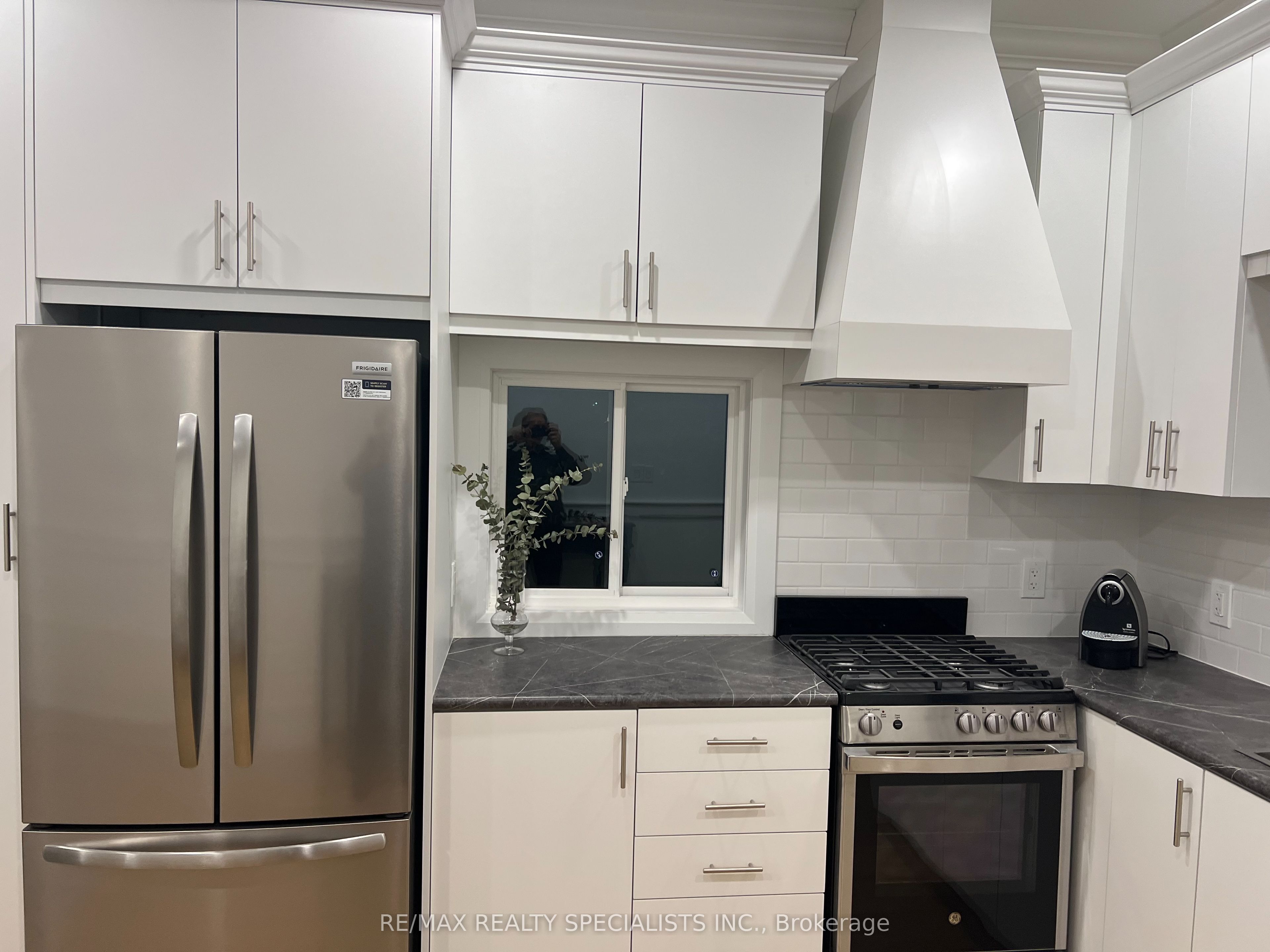 252 Earlscourt Avenue Property Photo 14