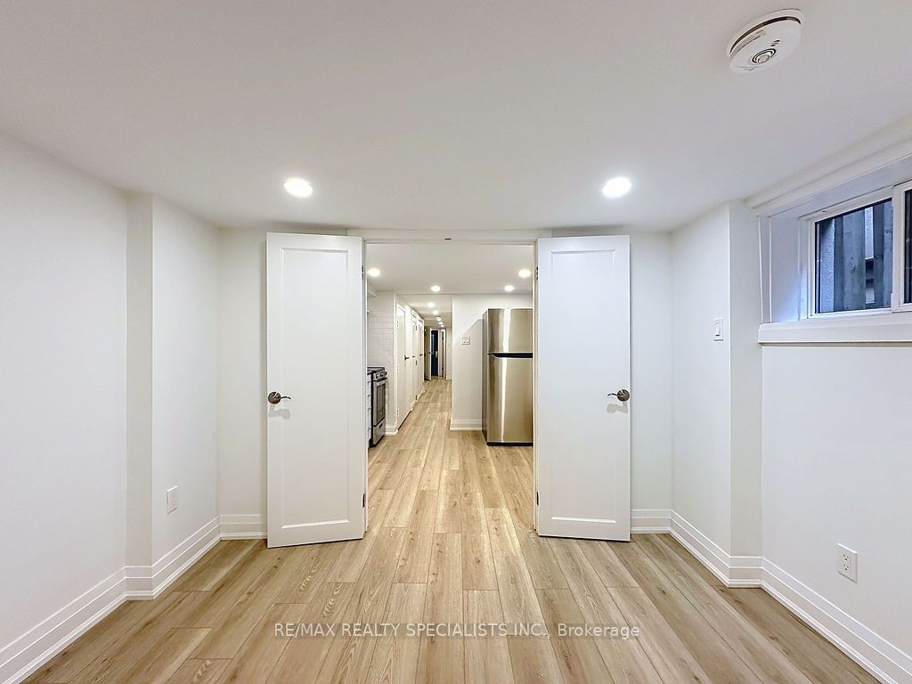 252 Earlscourt Avenue Property Photo 25