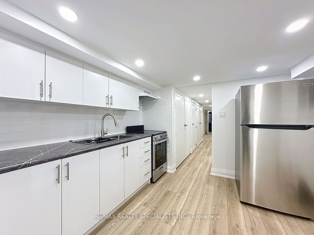 252 Earlscourt Avenue Property Photo 26
