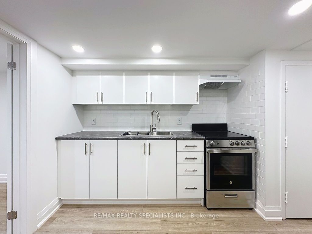 252 Earlscourt Avenue Property Photo 27