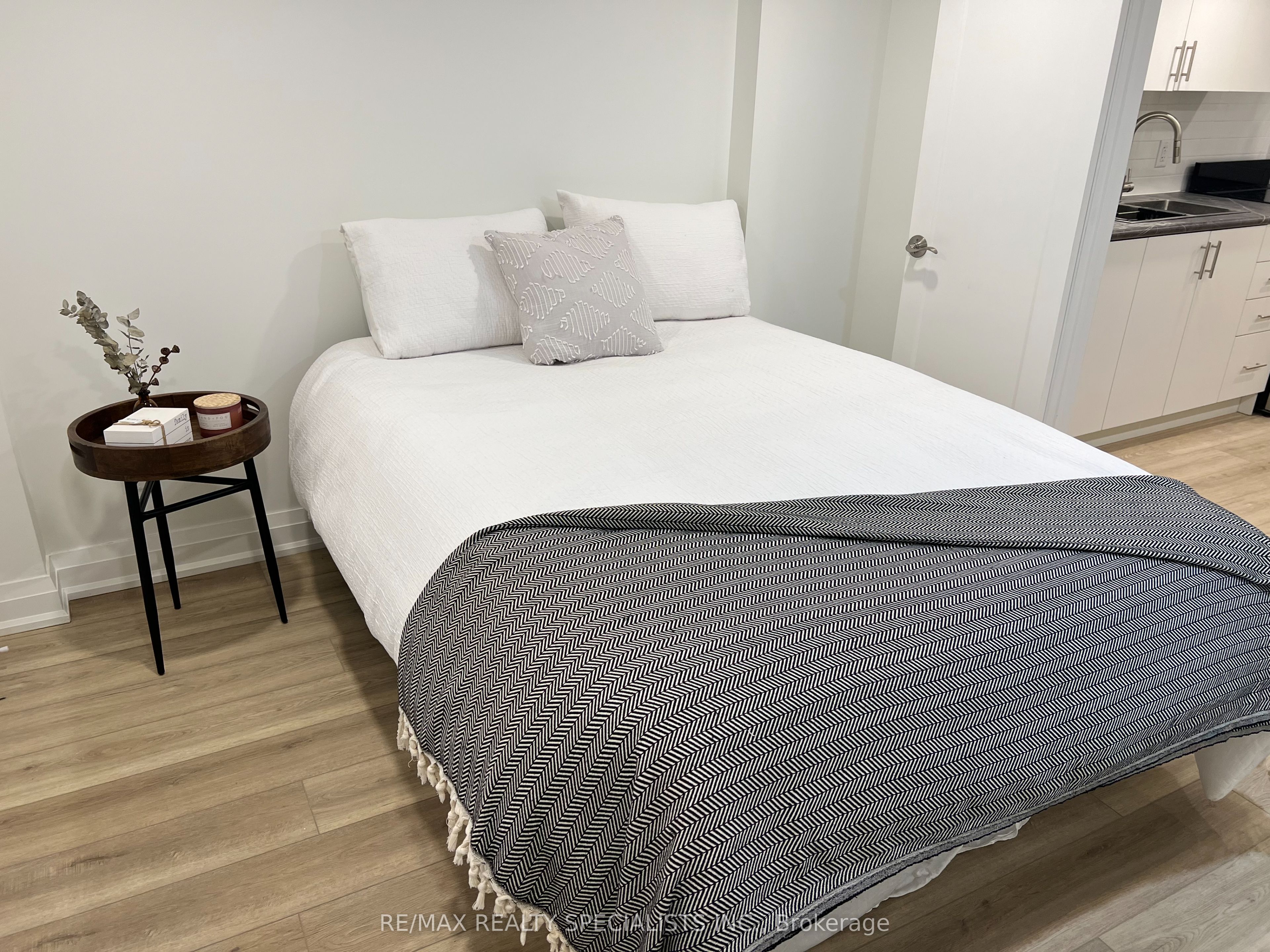 252 Earlscourt Avenue Property Photo 31