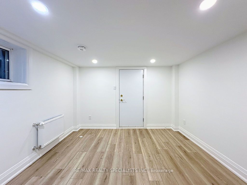 252 Earlscourt Avenue Property Photo 37