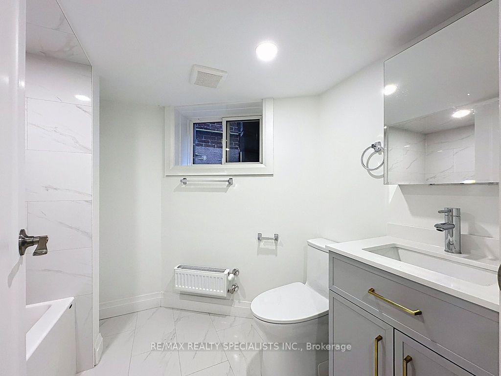 252 Earlscourt Avenue Property Photo 39