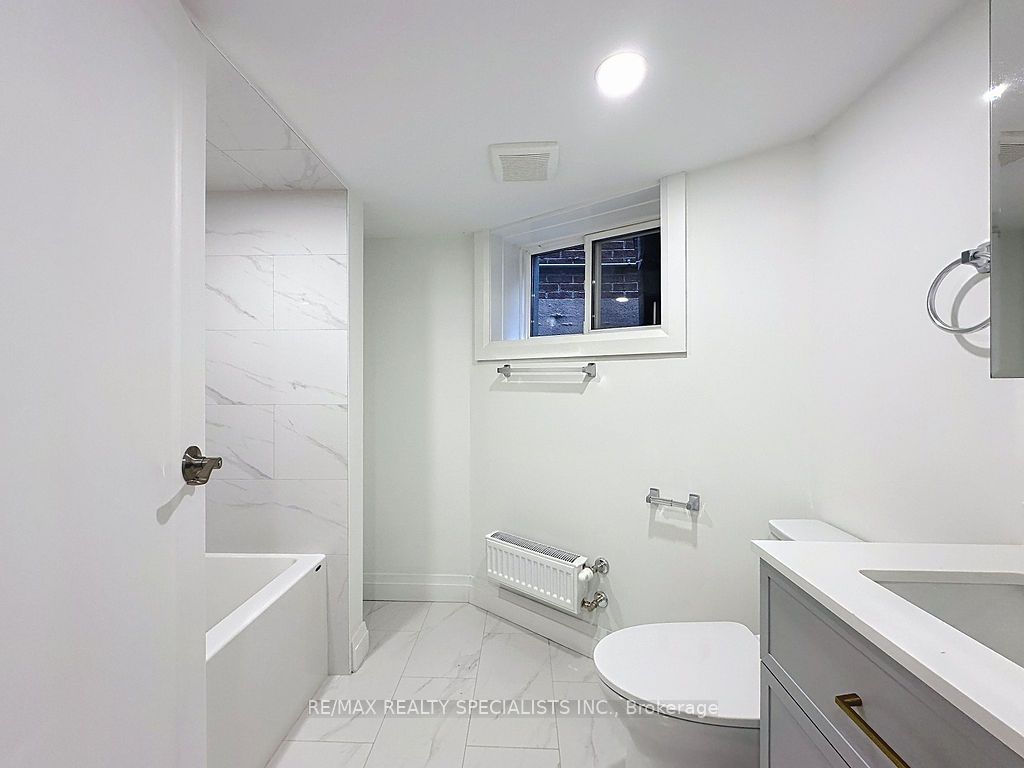 252 Earlscourt Avenue Property Photo 40