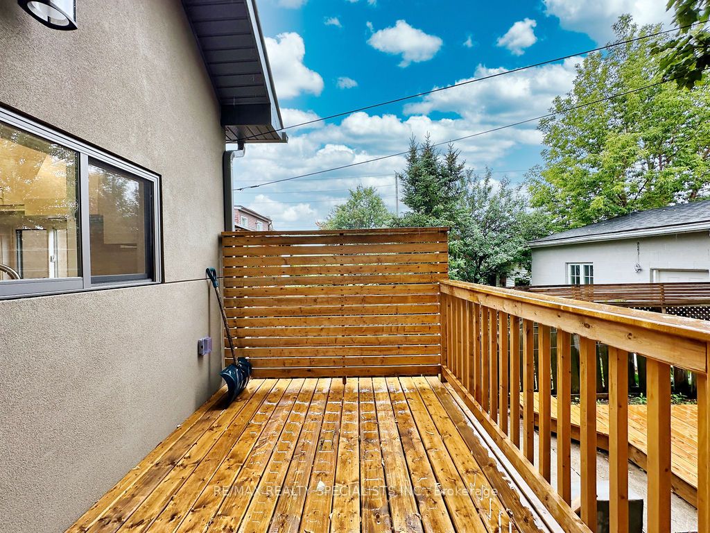 252 Earlscourt Avenue Property Photo 45