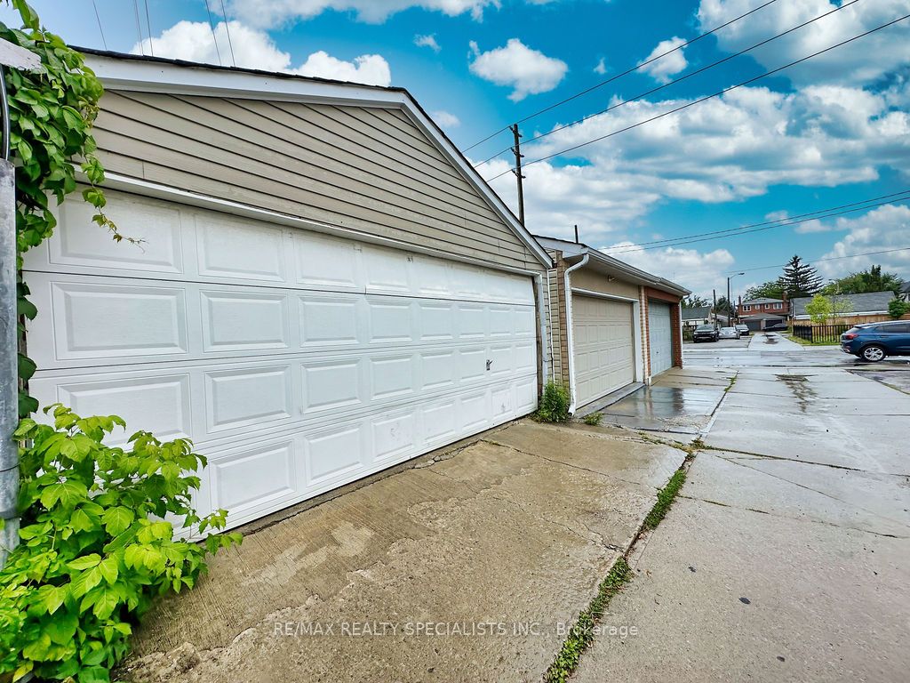 252 Earlscourt Avenue Property Photo 46