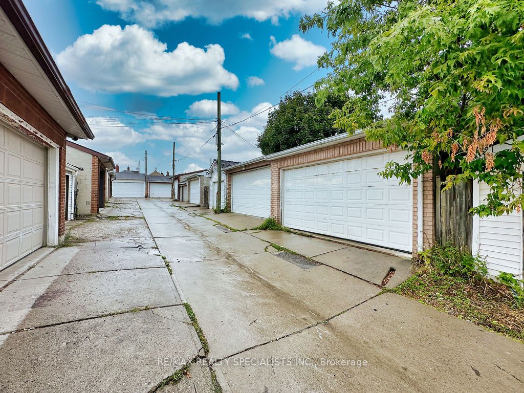 252 Earlscourt Avenue Property Photo 47