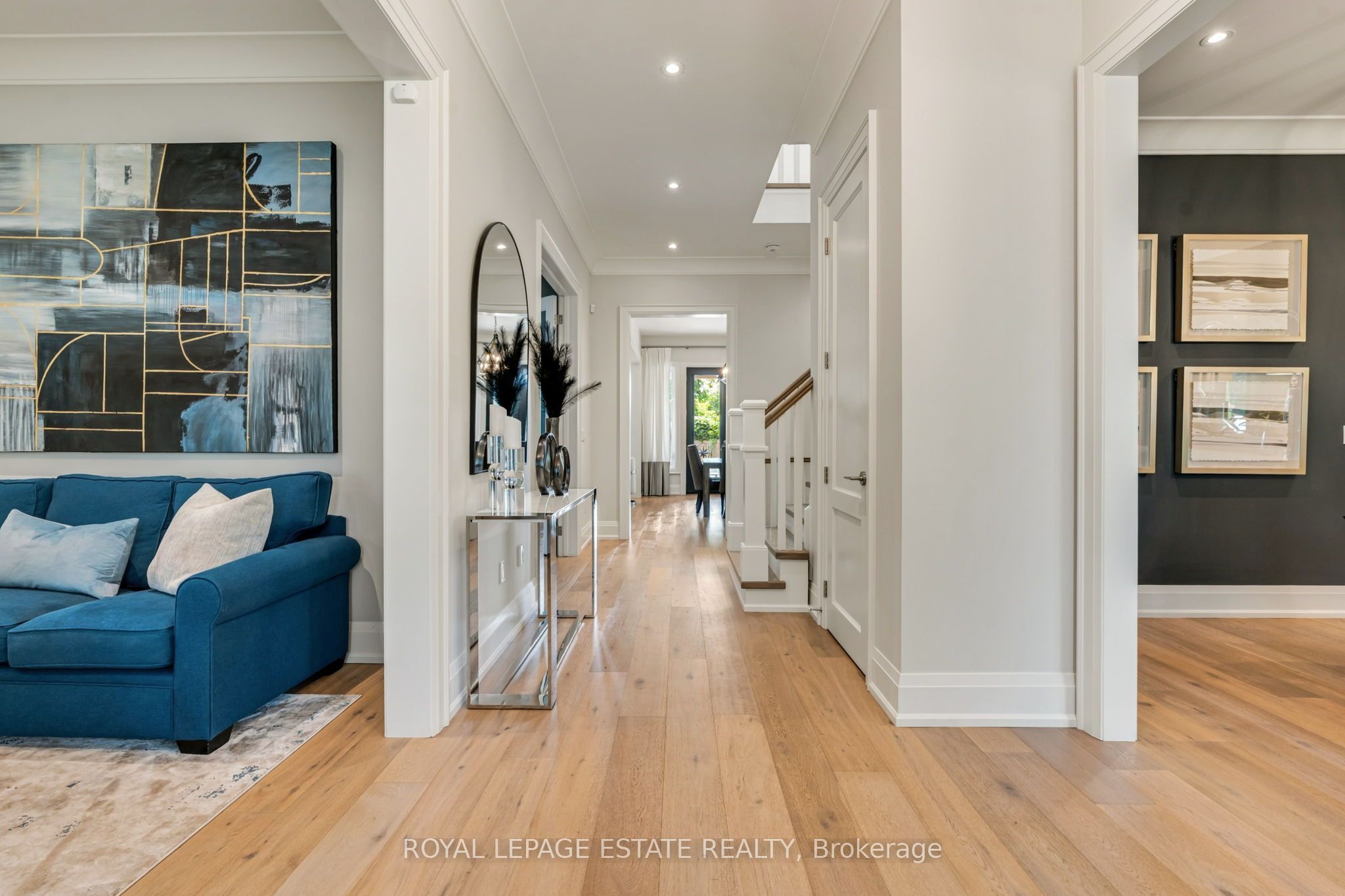 412 Saville Crescent Property Photo 4