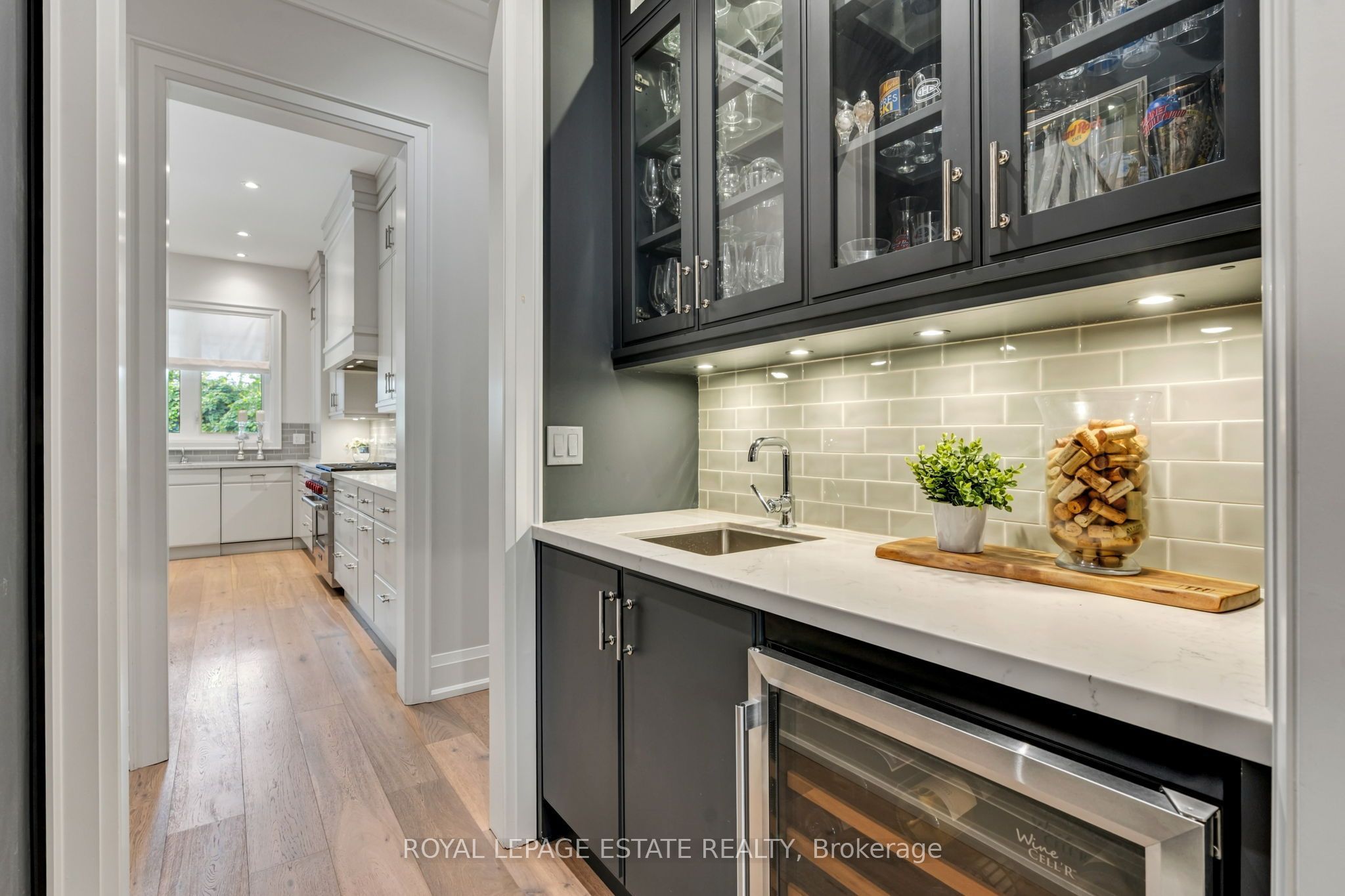 412 Saville Crescent Property Photo 8