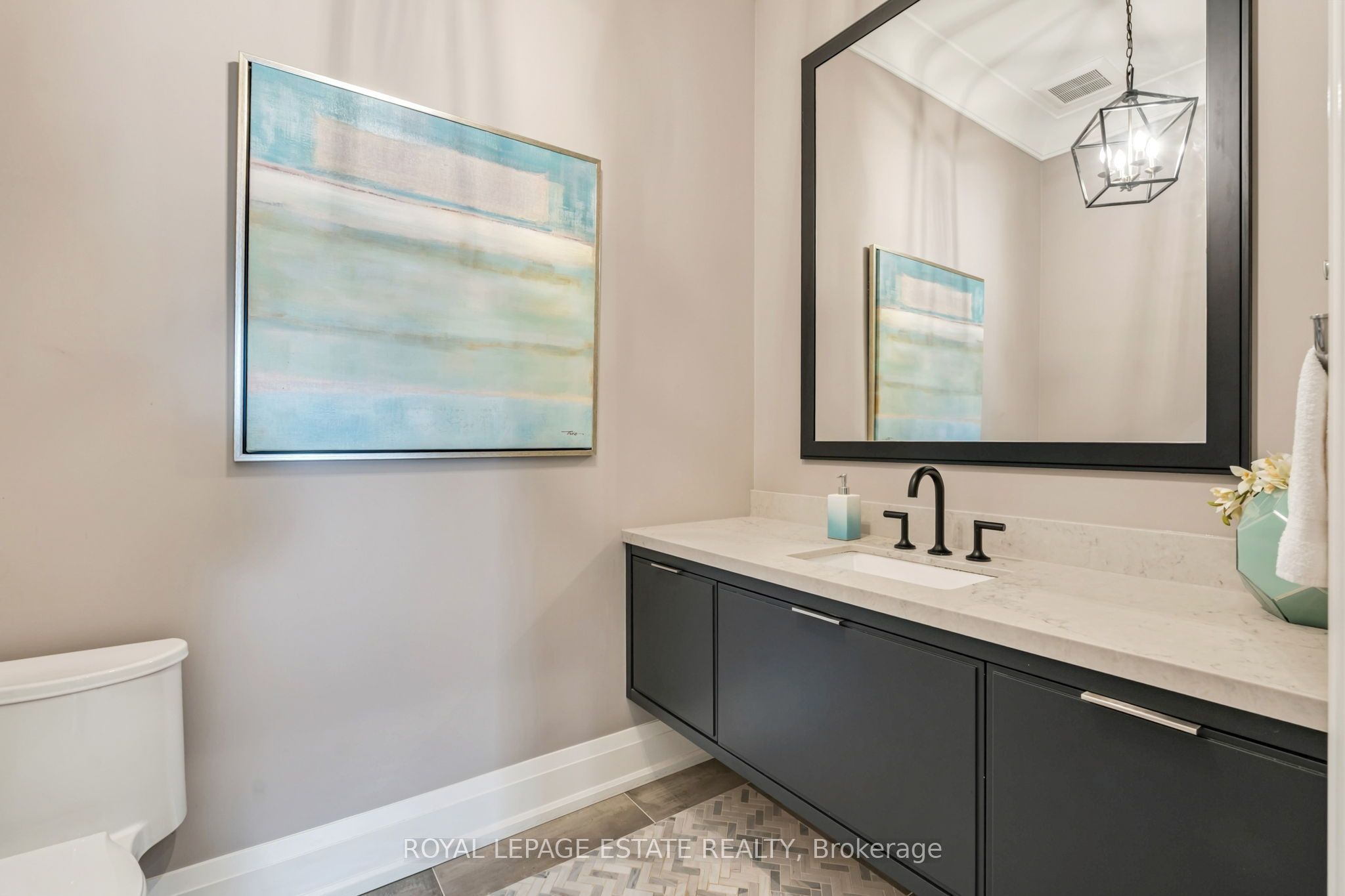 412 Saville Crescent Property Photo 17