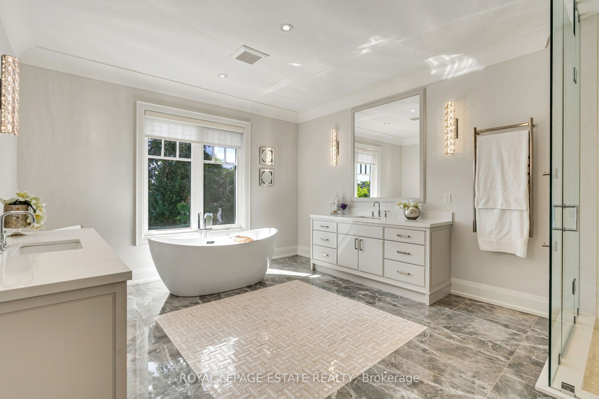 412 Saville Crescent Property Photo 23