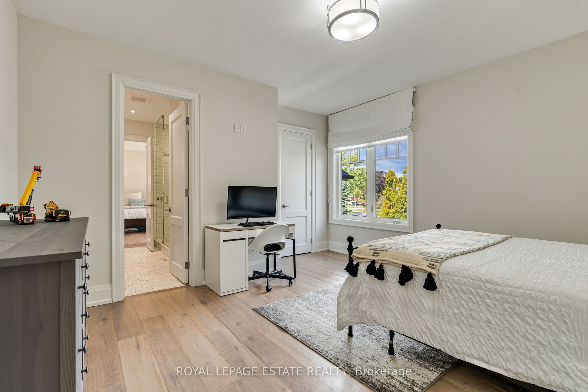 412 Saville Crescent Property Photo 29