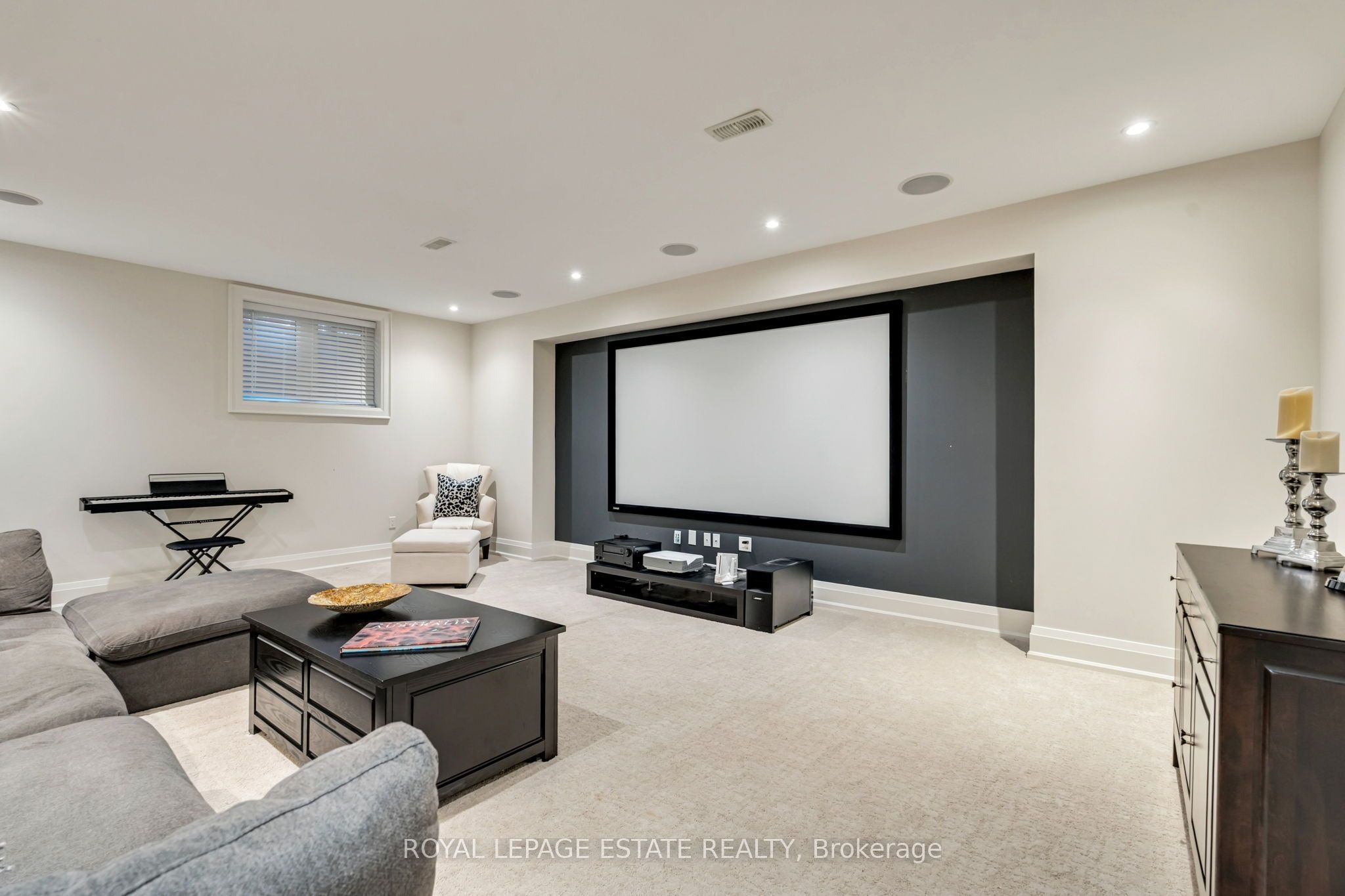 412 Saville Crescent Property Photo 36