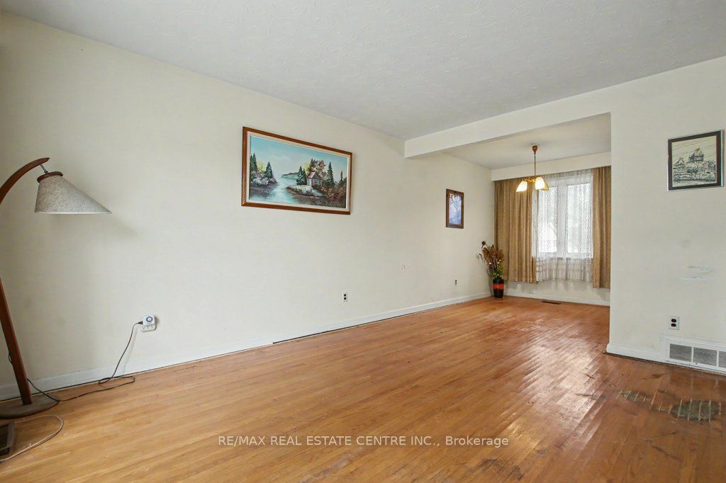 189 Wakefield Road Property Photo 7