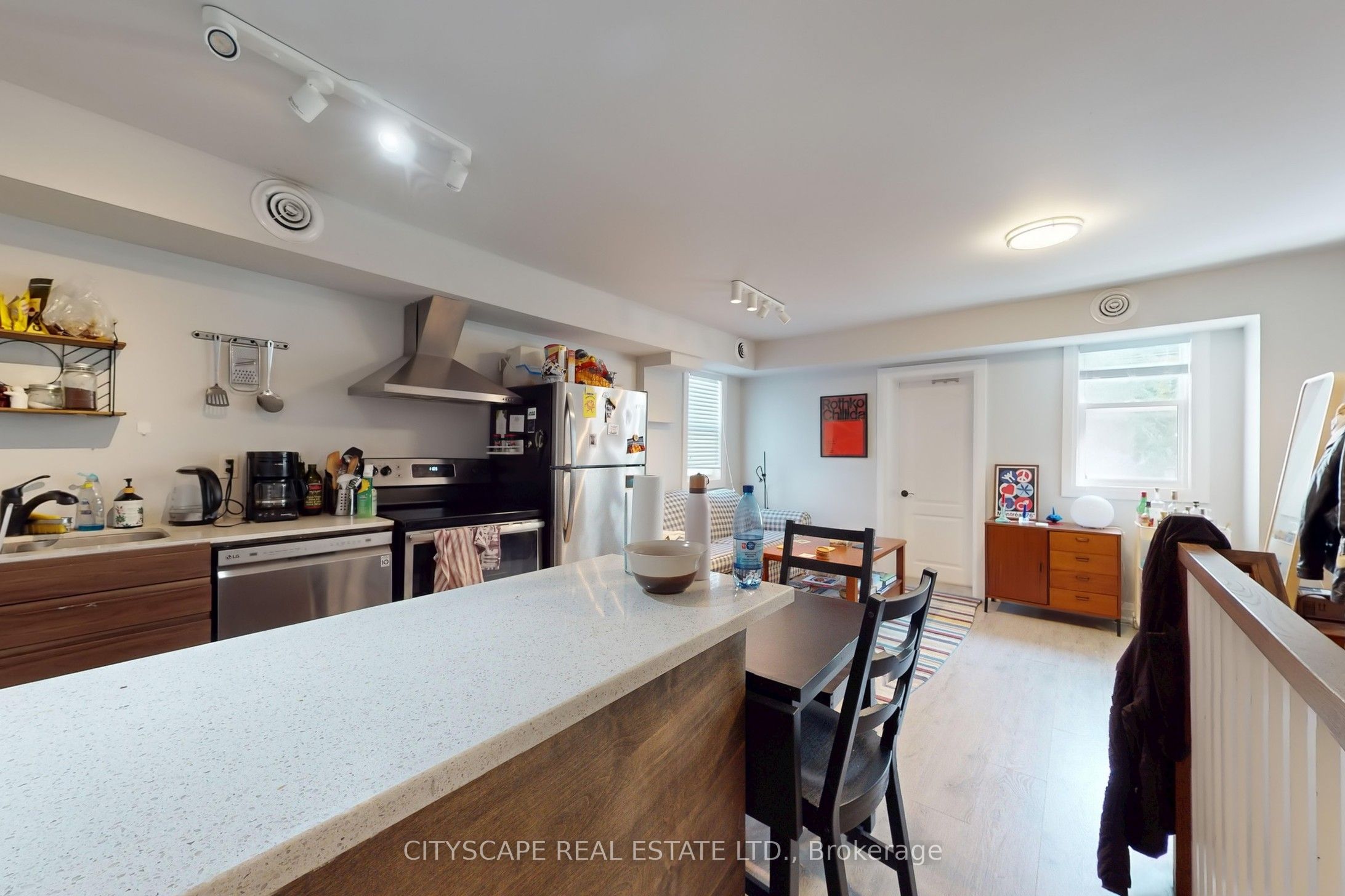 467 Keele Street Property Photo 5