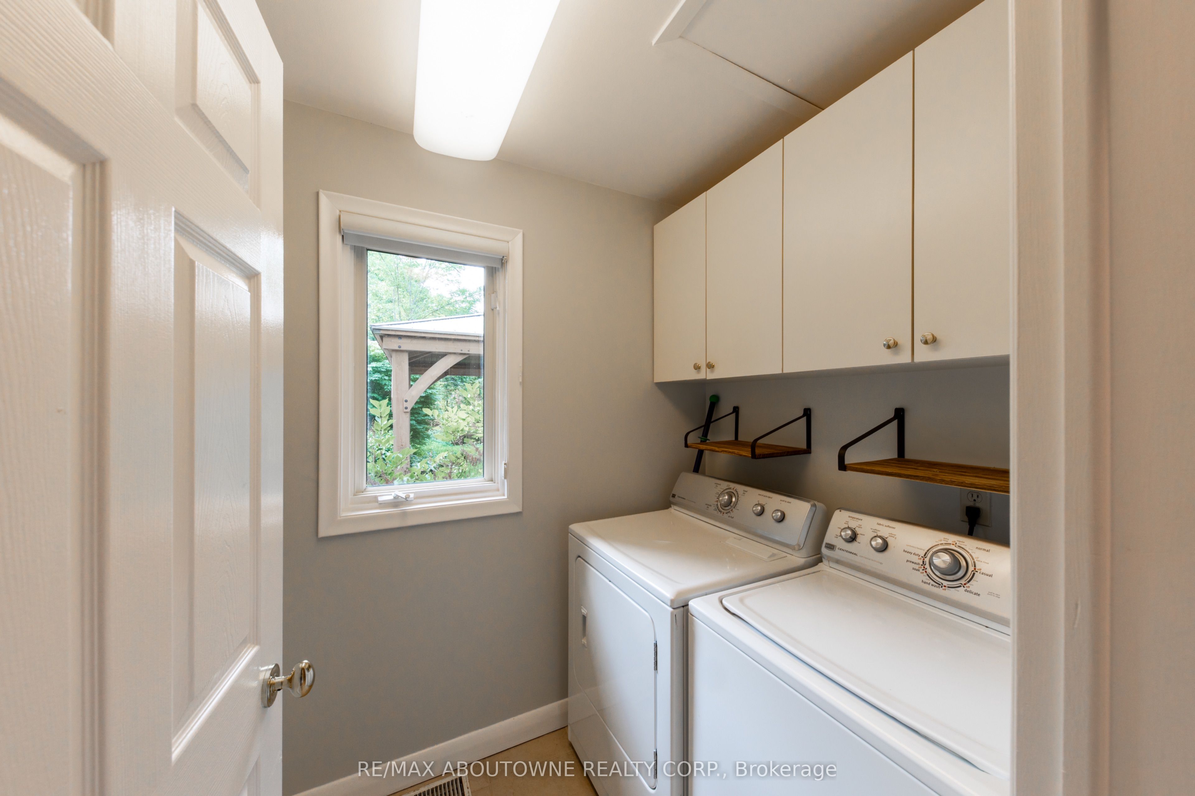 1290 Braeside Drive Property Photo 14