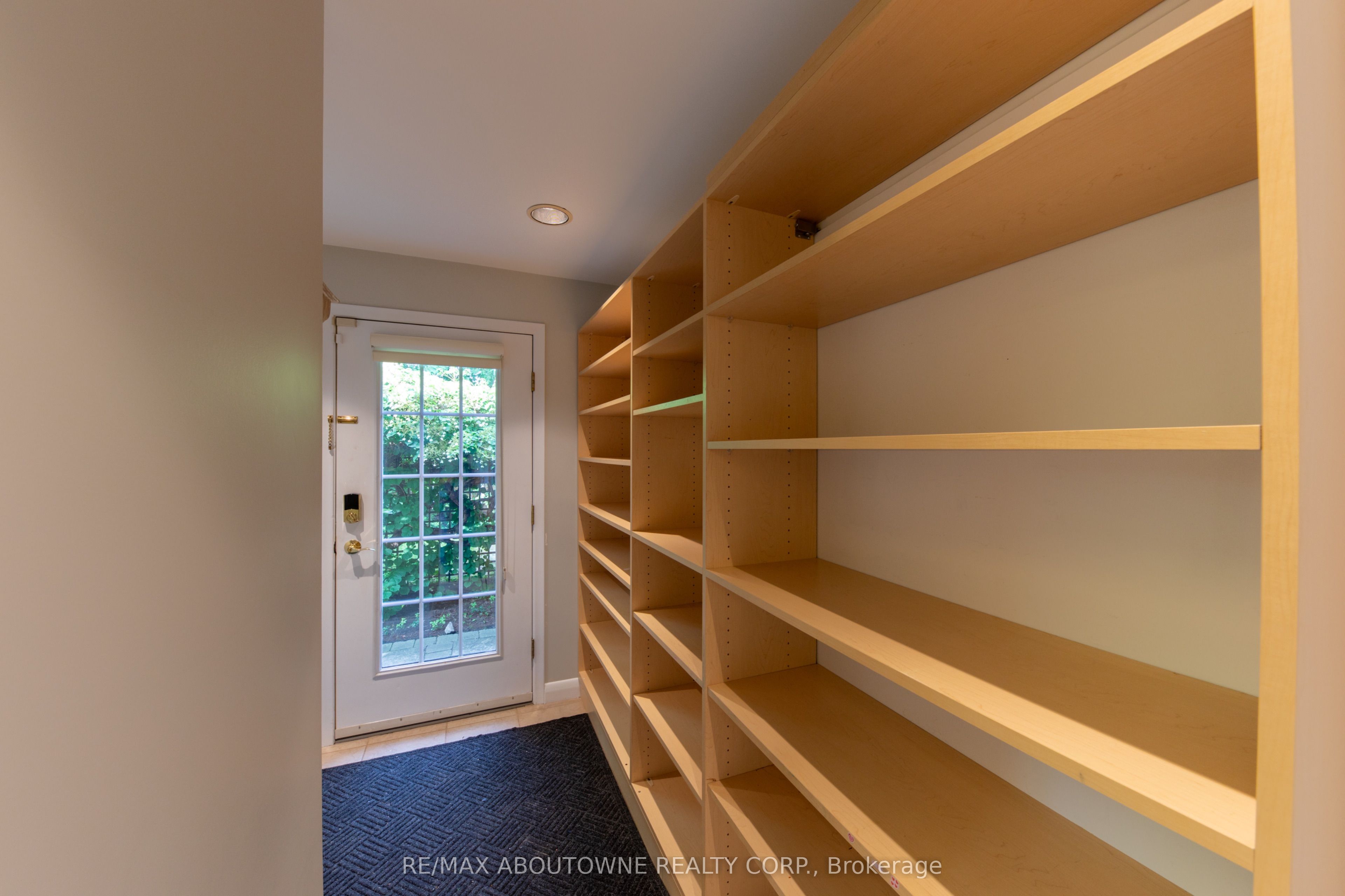 1290 Braeside Drive Property Photo 16