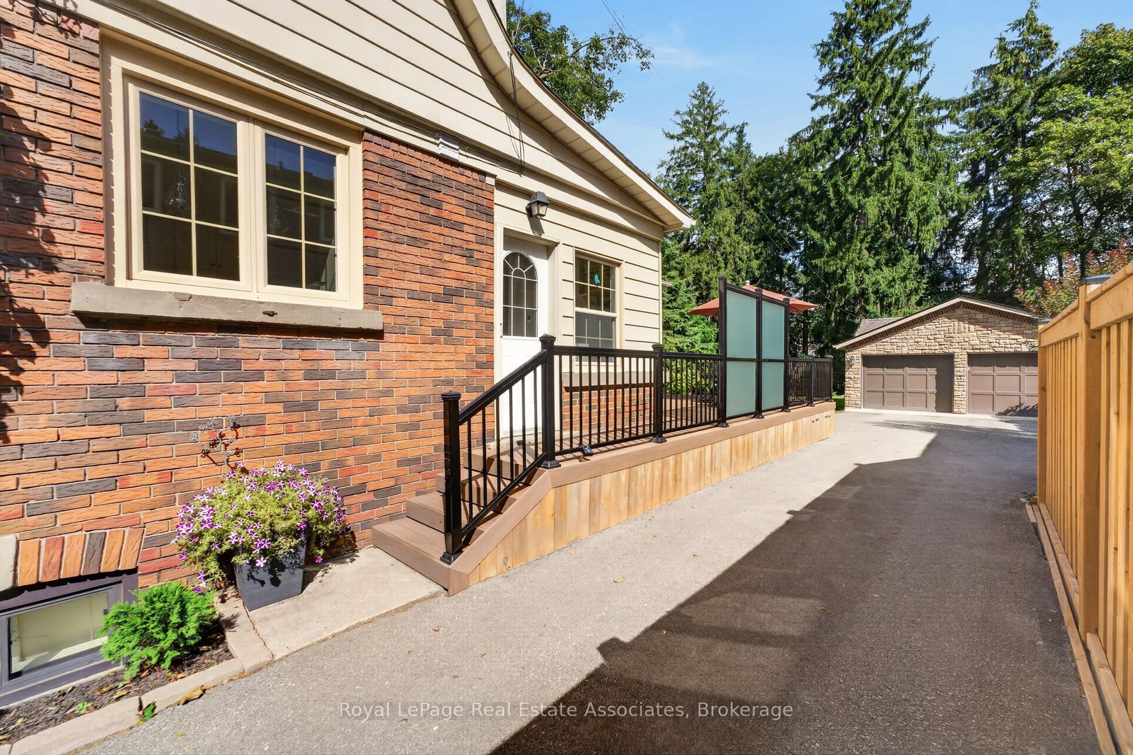 33 Ben Machree Drive Property Photo 33
