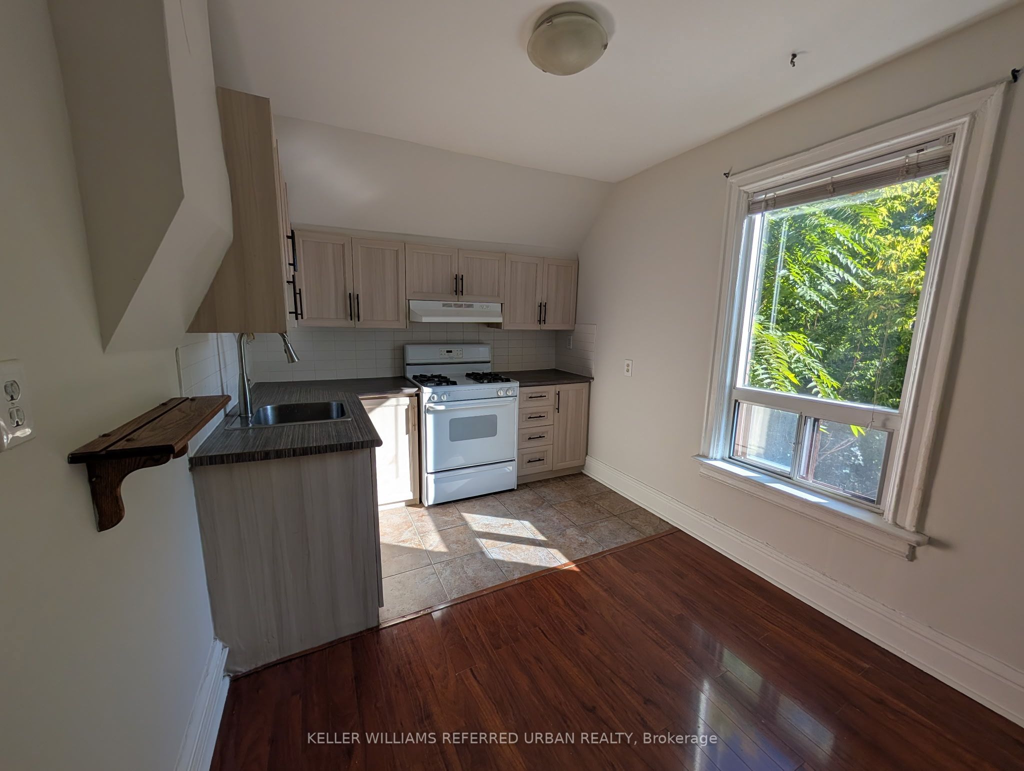 591 Jane Street Upper Property Photo 1