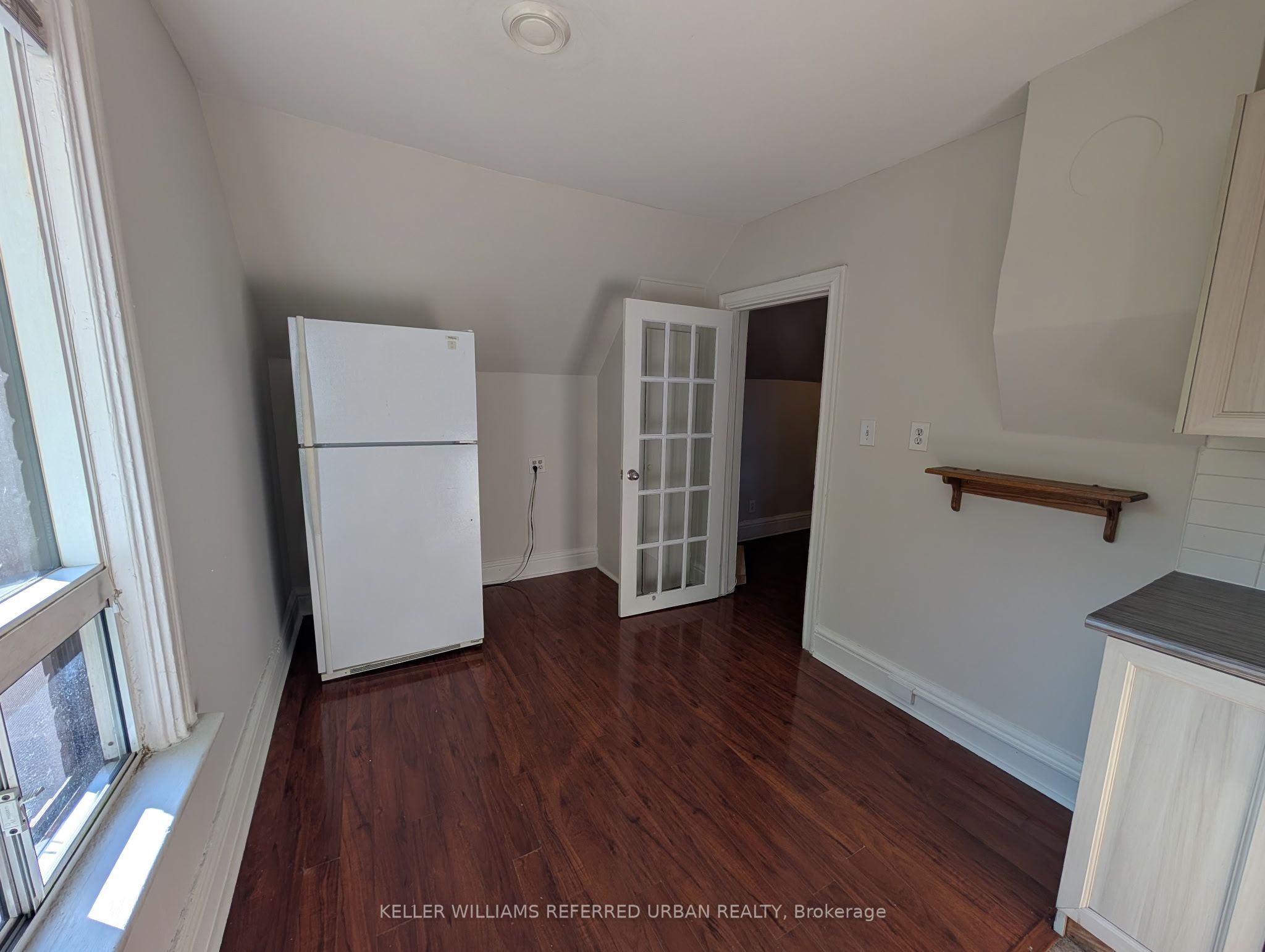 591 Jane Street Upper Property Photo 3