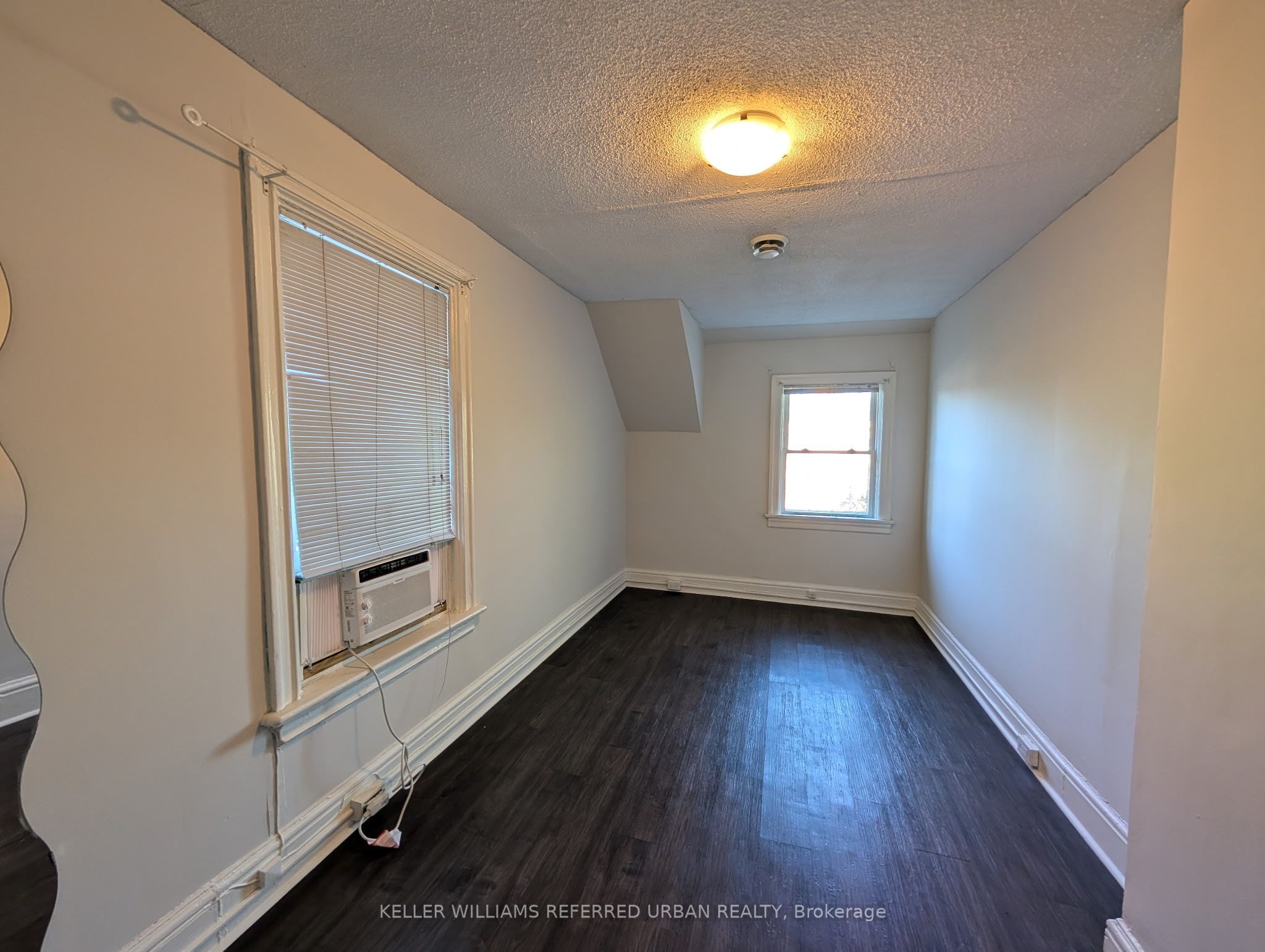 591 Jane Street Upper Property Photo 7