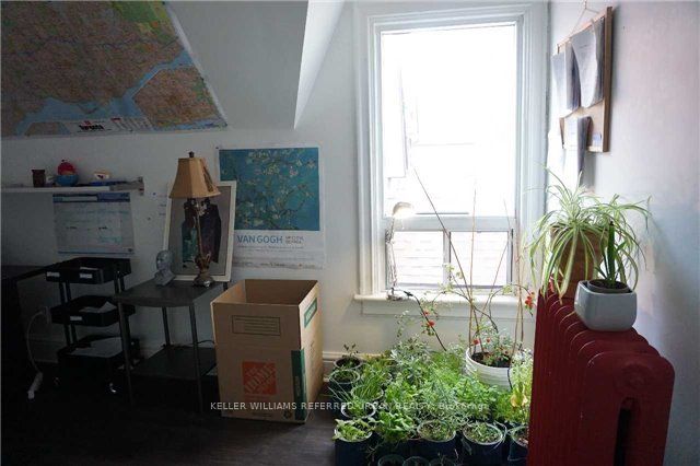 591 Jane Street Upper Property Photo 10