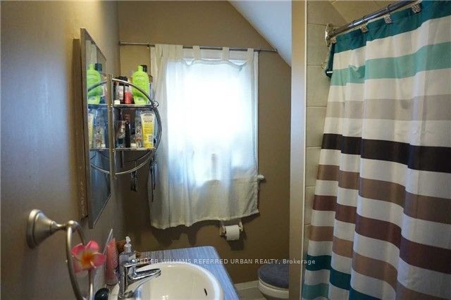 591 Jane Street Upper Property Photo 12