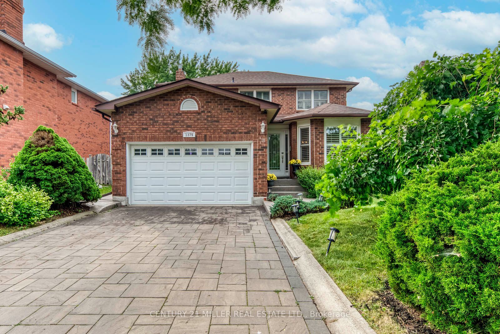 1379 Bramblewood Green Property Photo 2