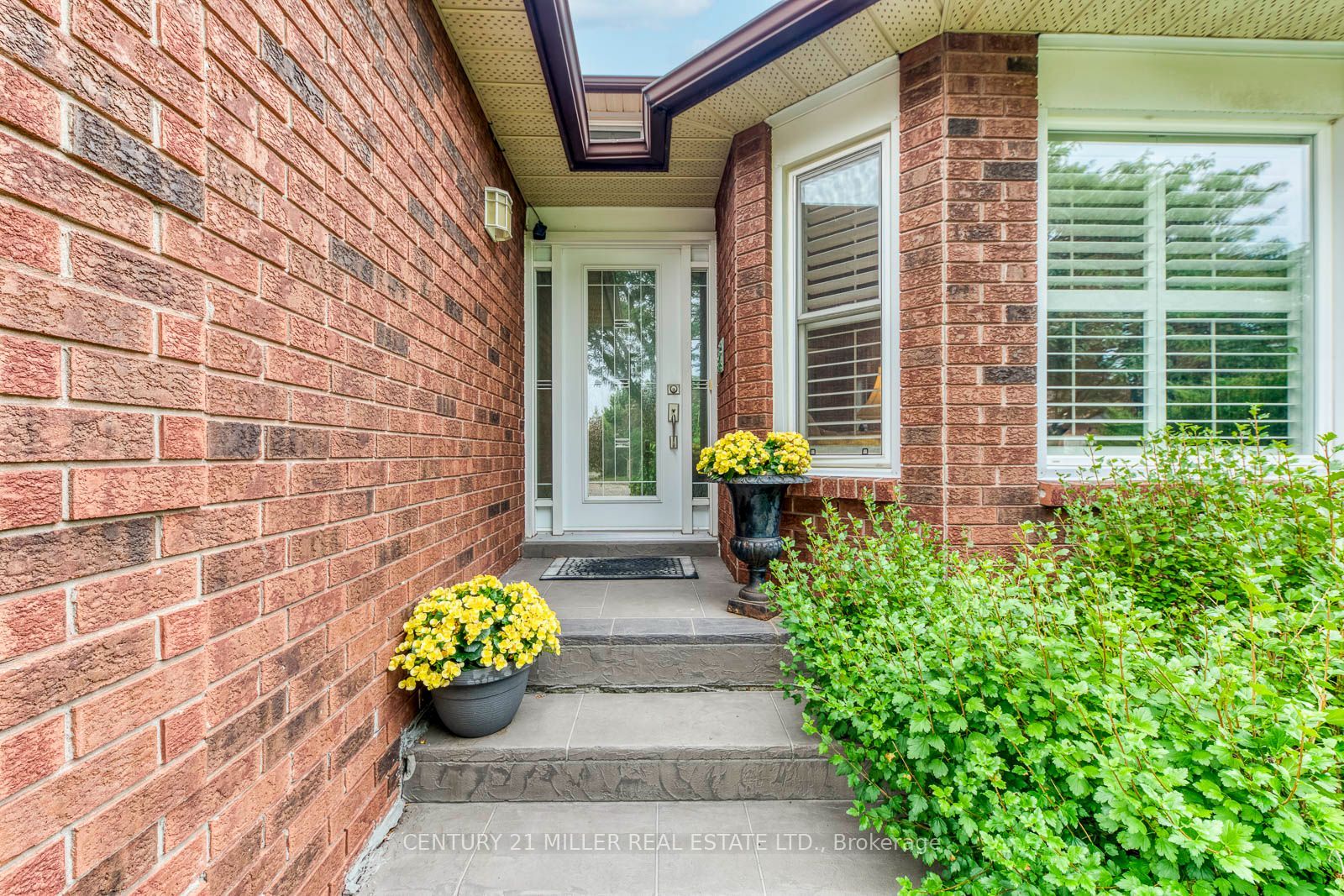 1379 Bramblewood Green Property Photo 3